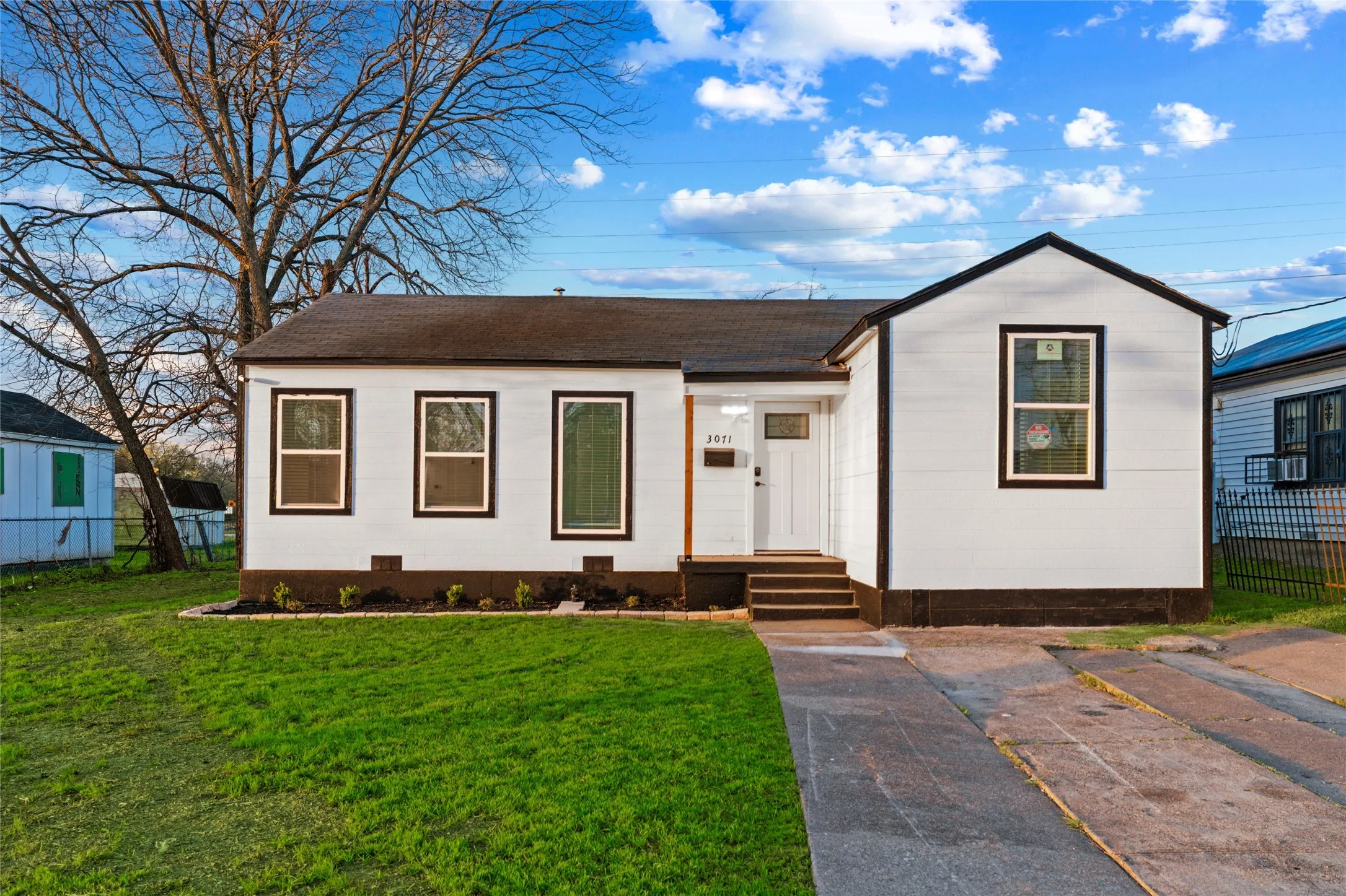 Single Family Residence For Sale in Dallas County , 3071 Sunnyvale Street, Dallas, Texas 75216, 3 Bedroom, 2 Bathroom, Garage spaces, 1,273 Sqft, built in 1950, mls#21212760, Real Estate Agent in Dallas, Homes For Sale in Dallas county, Homes For Sale in Dallas, Realtor in Dallas Texas, Real Estate Brokerage Independent Realty Texas, Luminita Cordes Realtor