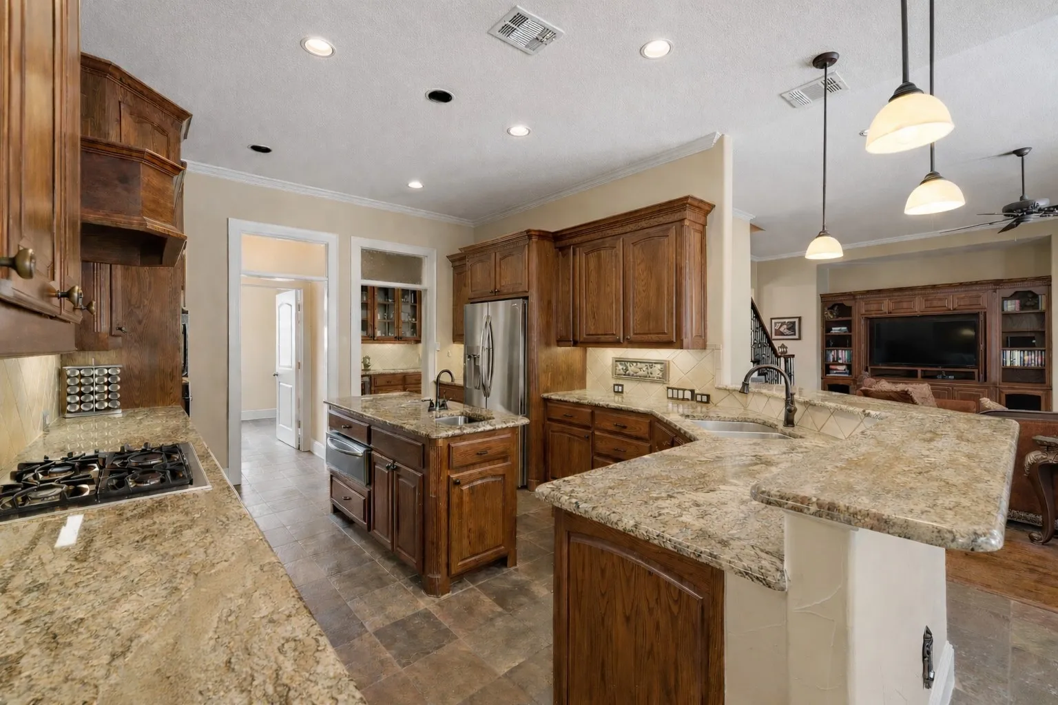Single Family Residence For Sale in Ellis County , 150 Sequoia Court, Midlothian, Texas 76065, 4 Bedroom, 3 Bathroom, 3 Garage spaces, 3,612 Sqft, built in 2003, mls#21213395, Real Estate Agent in Midlothian, Homes For Sale in Ellis county, Homes For Sale in Midlothian, Realtor in Midlothian Texas, Real Estate Brokerage Independent Realty Texas, Luminita Cordes Realtor