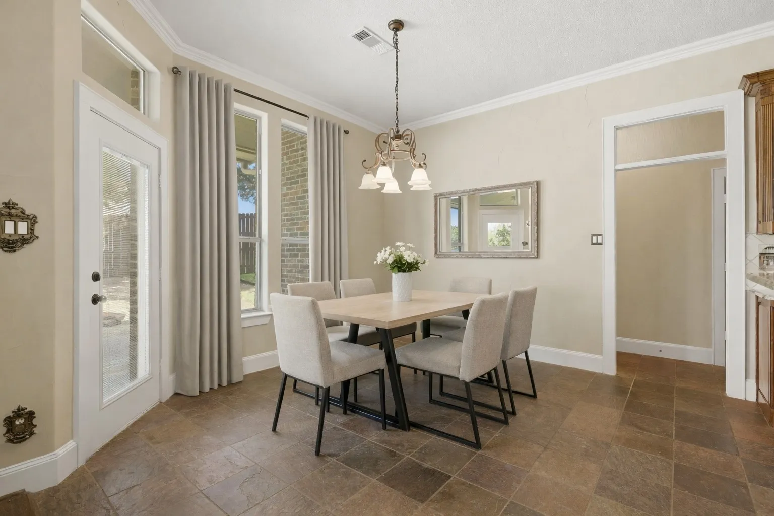 Eat in dining area off the kitchen-virtually staged