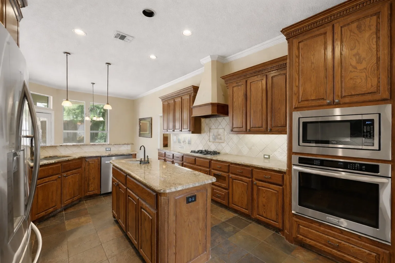 Single Family Residence For Sale in Ellis County , 150 Sequoia Court, Midlothian, Texas 76065, 4 Bedroom, 3 Bathroom, 3 Garage spaces, 3,612 Sqft, built in 2003, mls#21213395, Real Estate Agent in Midlothian, Homes For Sale in Ellis county, Homes For Sale in Midlothian, Realtor in Midlothian Texas, Real Estate Brokerage Independent Realty Texas, Luminita Cordes Realtor