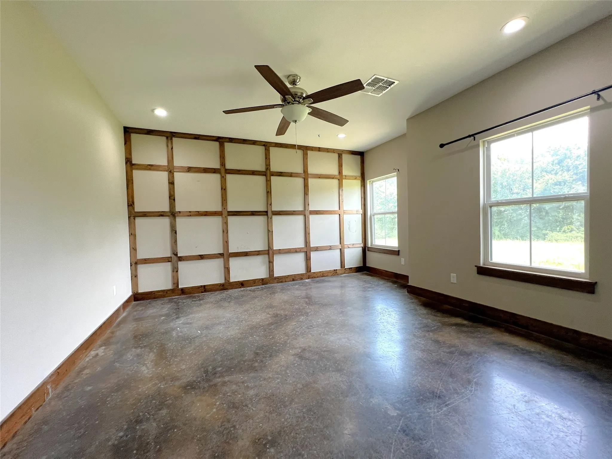 Single Family Residence For Sale in Hopkins County , 511 Interstate Highway 30 E, Sulphur Springs, Texas 75482, 3 Bedrooms, 3 Bathrooms, 2 Garage spaces, 2,701 Sqft, built in 2020, Preowned, Price $550,000, mls#21211236, Real Estate Agent in Sulphur Springs, Homes For Sale in Hopkins county, Homes For Sale in Sulphur Springs, Realtor in Sulphur Springs Texas, Real Estate Brokerage Independent Realty Texas, Luminita Cordes Realtor