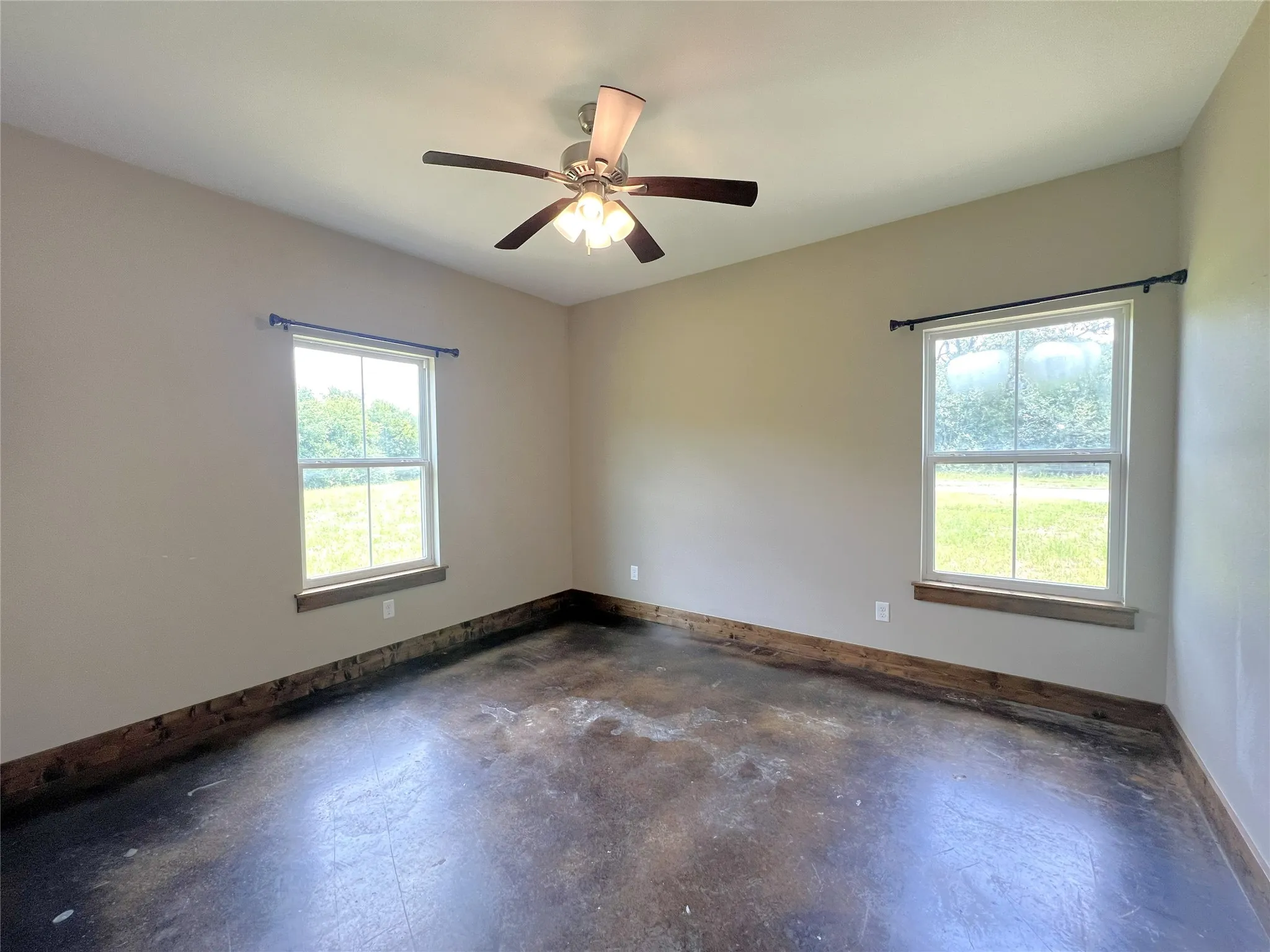 Single Family Residence For Sale in Hopkins County , 511 Interstate Highway 30 E, Sulphur Springs, Texas 75482, 3 Bedrooms, 3 Bathrooms, 2 Garage spaces, 2,701 Sqft, built in 2020, Preowned, Price $550,000, mls#21211236, Real Estate Agent in Sulphur Springs, Homes For Sale in Hopkins county, Homes For Sale in Sulphur Springs, Realtor in Sulphur Springs Texas, Real Estate Brokerage Independent Realty Texas, Luminita Cordes Realtor