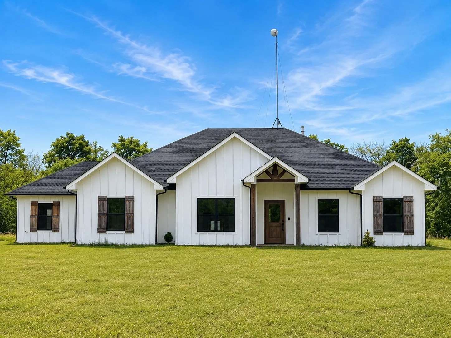 Single Family Residence For Sale in Hopkins County , 511 Interstate Highway 30 E, Sulphur Springs, Texas 75482, 3 Bedrooms, 3 Bathrooms, 2 Garage spaces, 2,701 Sqft, built in 2020, Preowned, Price $550,000, mls#21211236, Real Estate Agent in Sulphur Springs, Homes For Sale in Hopkins county, Homes For Sale in Sulphur Springs, Realtor in Sulphur Springs Texas, Real Estate Brokerage Independent Realty Texas, Luminita Cordes Realtor