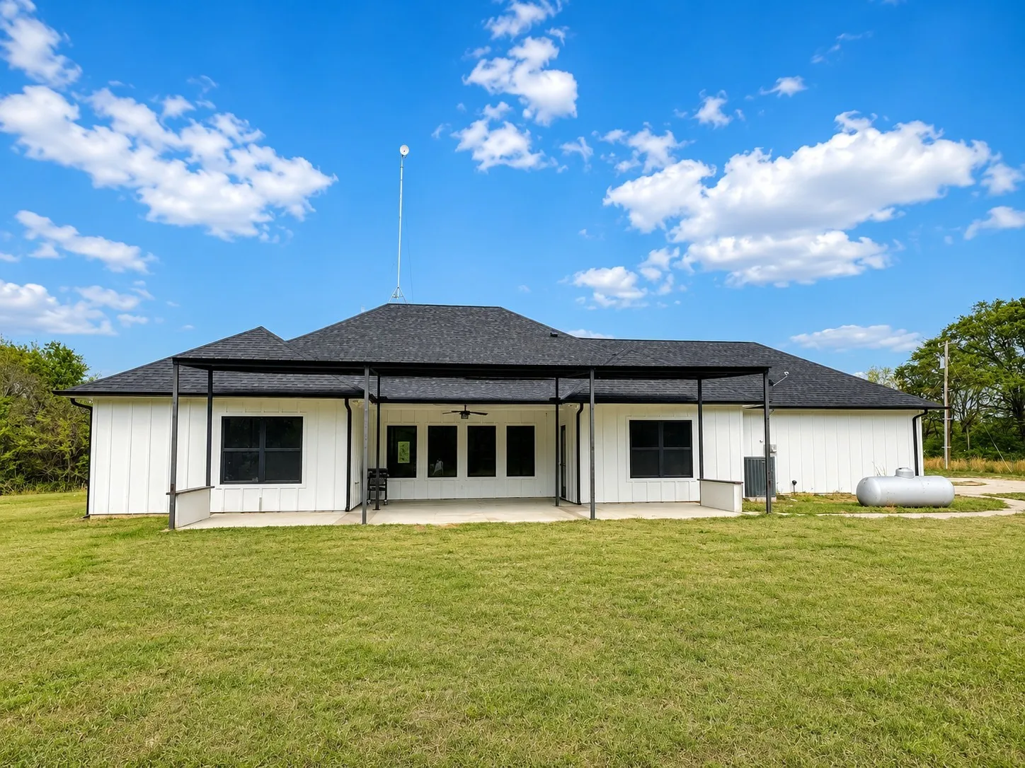 Single Family Residence For Sale in Hopkins County , 511 Interstate Highway 30 E, Sulphur Springs, Texas 75482, 3 Bedrooms, 3 Bathrooms, 2 Garage spaces, 2,701 Sqft, built in 2020, Preowned, Price $550,000, mls#21211236, Real Estate Agent in Sulphur Springs, Homes For Sale in Hopkins county, Homes For Sale in Sulphur Springs, Realtor in Sulphur Springs Texas, Real Estate Brokerage Independent Realty Texas, Luminita Cordes Realtor