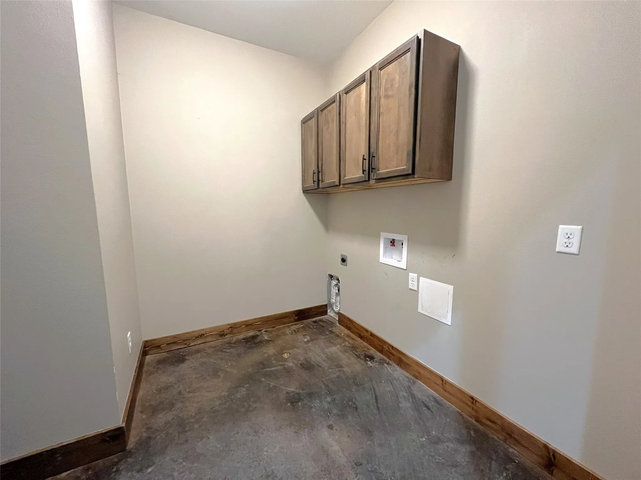 Single Family Residence For Sale in Hopkins County , 511 Interstate Highway 30 E, Sulphur Springs, Texas 75482, 3 Bedrooms, 3 Bathrooms, 2 Garage spaces, 2,701 Sqft, built in 2020, Preowned, Price $550,000, mls#21211236, Real Estate Agent in Sulphur Springs, Homes For Sale in Hopkins county, Homes For Sale in Sulphur Springs, Realtor in Sulphur Springs Texas, Real Estate Brokerage Independent Realty Texas, Luminita Cordes Realtor