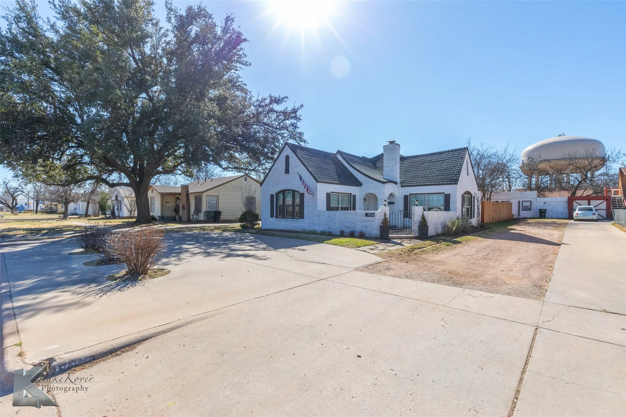 Single Family Residence For Sale in Taylor County , 1934 Sayles Boulevard, Abilene, Texas 79605, 4 Bedrooms, 3 Bathrooms, Garage spaces, 1,989 Sqft, built in 1932, Preowned, Price $349,900, mls#21219666, Real Estate Agent in Abilene, Homes For Sale in Taylor county, Homes For Sale in Abilene, Realtor in Abilene Texas, Real Estate Brokerage Independent Realty Texas, Luminita Cordes Realtor