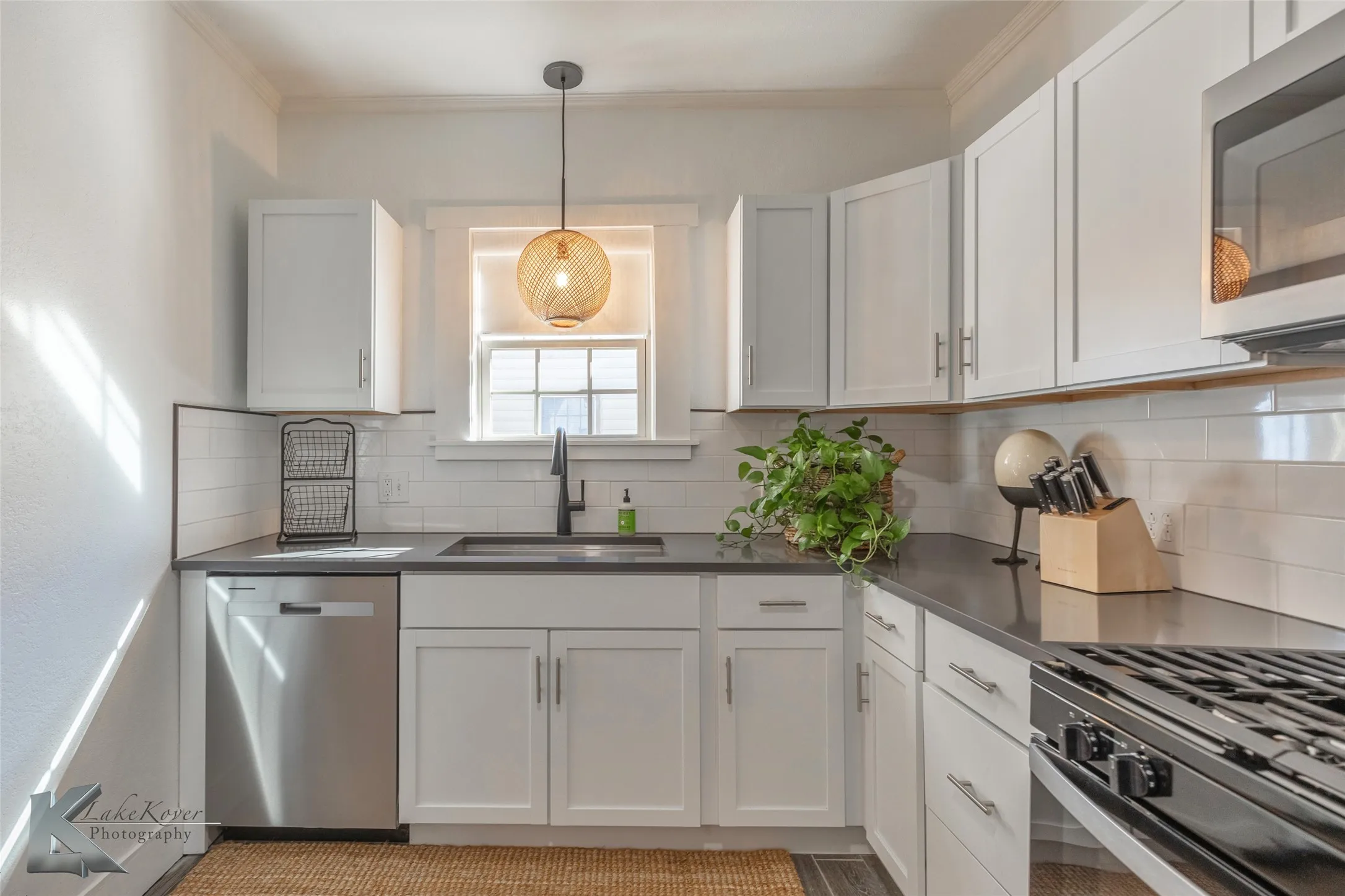 Single Family Residence For Sale in Taylor County , 1934 Sayles Boulevard, Abilene, Texas 79605, 4 Bedrooms, 3 Bathrooms, Garage spaces, 1,989 Sqft, built in 1932, Preowned, Price $349,900, mls#21219666, Real Estate Agent in Abilene, Homes For Sale in Taylor county, Homes For Sale in Abilene, Realtor in Abilene Texas, Real Estate Brokerage Independent Realty Texas, Luminita Cordes Realtor