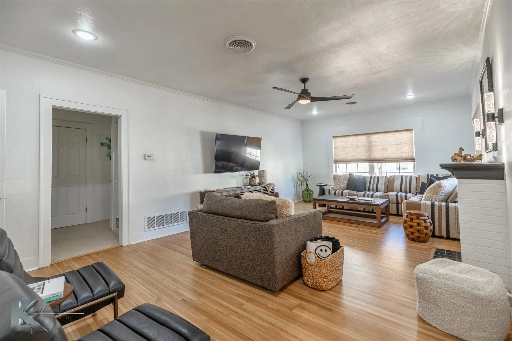Single Family Residence For Sale in Taylor County , 1934 Sayles Boulevard, Abilene, Texas 79605, 4 Bedrooms, 3 Bathrooms, Garage spaces, 1,989 Sqft, built in 1932, Preowned, Price $349,900, mls#21219666, Real Estate Agent in Abilene, Homes For Sale in Taylor county, Homes For Sale in Abilene, Realtor in Abilene Texas, Real Estate Brokerage Independent Realty Texas, Luminita Cordes Realtor