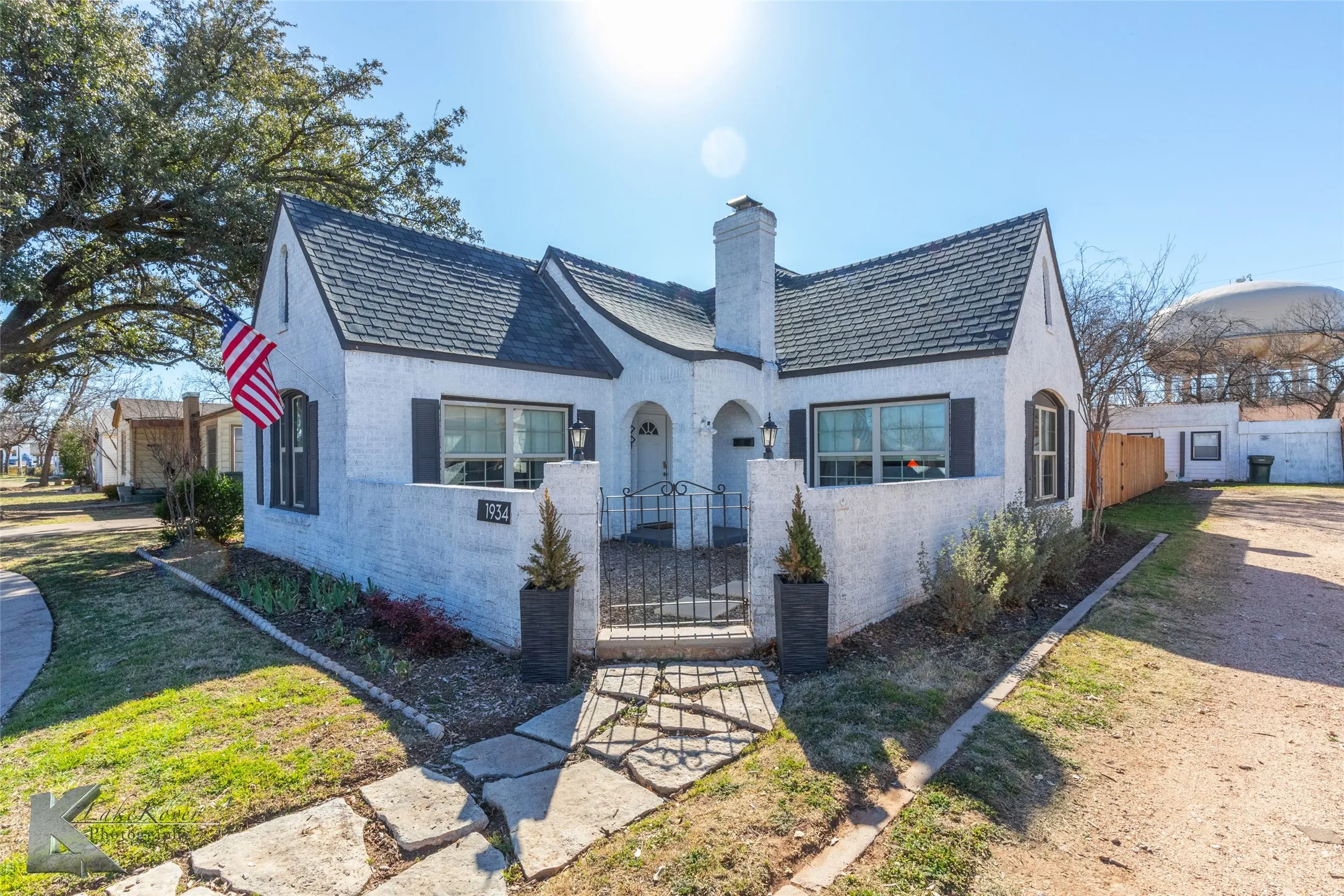 Single Family Residence For Sale in Taylor County , 1934 Sayles Boulevard, Abilene, Texas 79605, 4 Bedrooms, 3 Bathrooms, Garage spaces, 1,989 Sqft, built in 1932, Preowned, Price $349,900, mls#21219666, Real Estate Agent in Abilene, Homes For Sale in Taylor county, Homes For Sale in Abilene, Realtor in Abilene Texas, Real Estate Brokerage Independent Realty Texas, Luminita Cordes Realtor