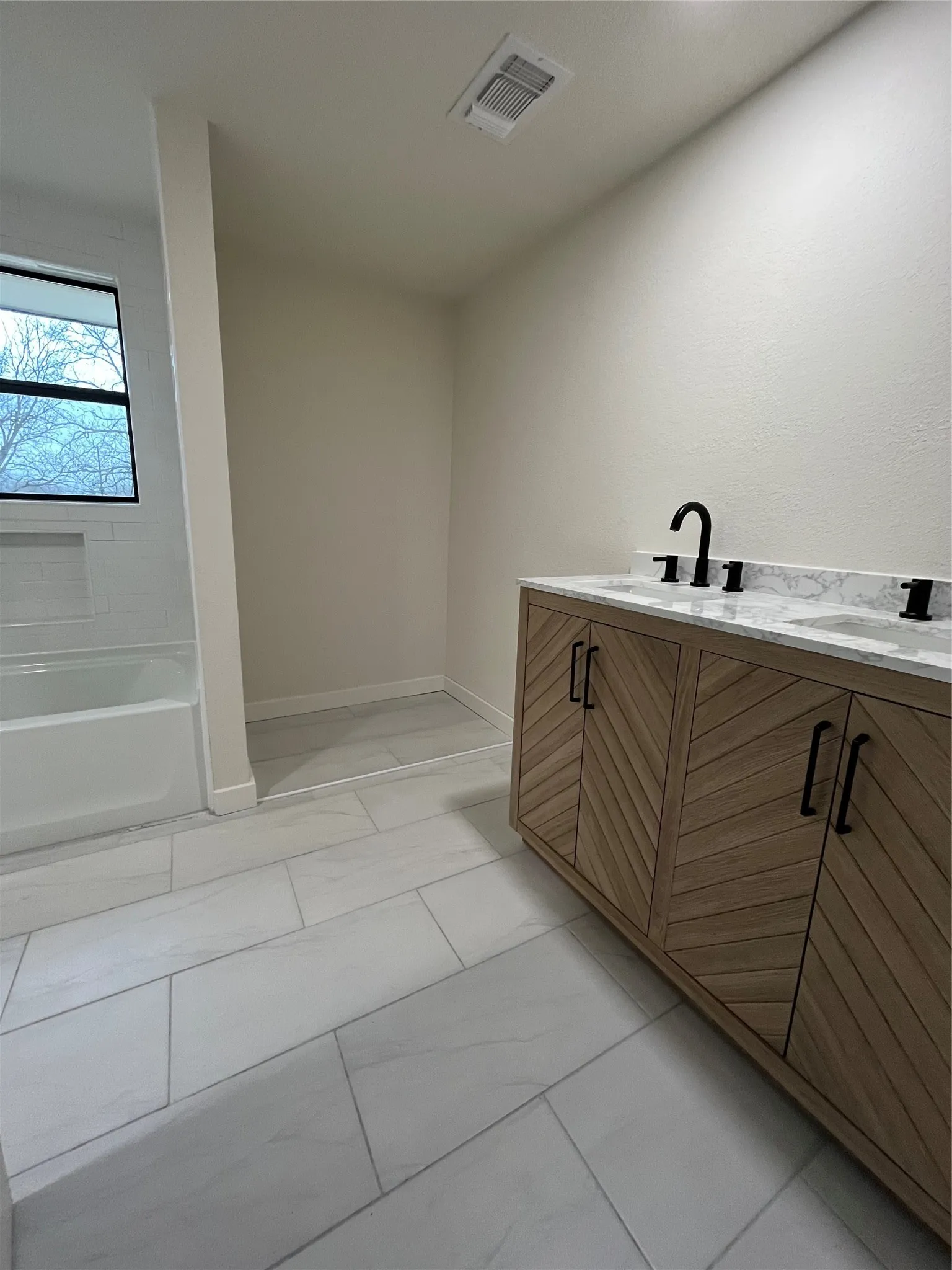 Single Family Residence For Sale in Comanche County , 4870 Hwy 67, Comanche, Texas 76442, 4 Bedrooms, 2 Bathrooms, 2 Garage spaces, 1,752 Sqft, built in 1975, Preowned, Price $264,000, mls#21219756, Real Estate Agent in Comanche, Homes For Sale in Comanche county, Homes For Sale in Comanche, Realtor in Comanche Texas, Real Estate Brokerage Independent Realty Texas, Luminita Cordes Realtor