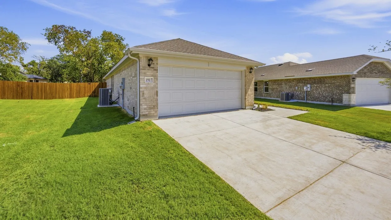 Single Family Residence For Sale in Fannin County , 1917 Glory Drive, Bonham, Texas 75418, 3 Bedroom, 2 Bathroom, 2 Garage spaces, 1,334 Sqft, built in 2026, mls#21219763, Real Estate Agent in Bonham, Homes For Sale in Fannin county, Homes For Sale in Bonham, Realtor in Bonham Texas, Real Estate Brokerage Independent Realty Texas, Luminita Cordes Realtor