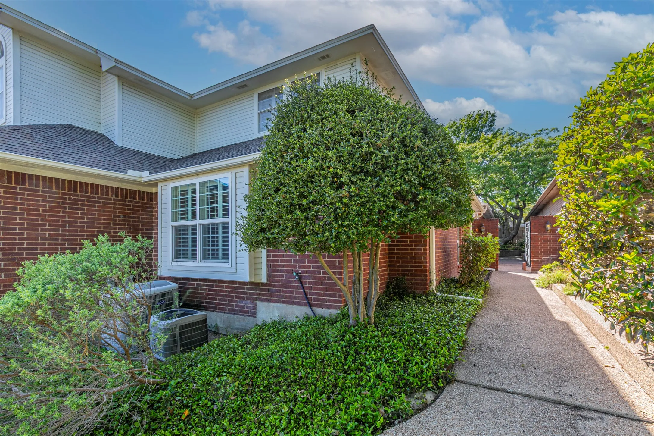 Single Family Residence For Sale in Mc Lennan County , 79 Sugar Creek Place, Woodway, Texas 76712, 4 Bedroom, 3 Bathroom, 2 Garage spaces, 3,054 Sqft, built in 1993, mls#21219701, Real Estate Agent in Woodway, Homes For Sale in Mc Lennan county, Homes For Sale in Woodway, Realtor in Woodway Texas, Real Estate Brokerage Independent Realty Texas, Luminita Cordes Realtor