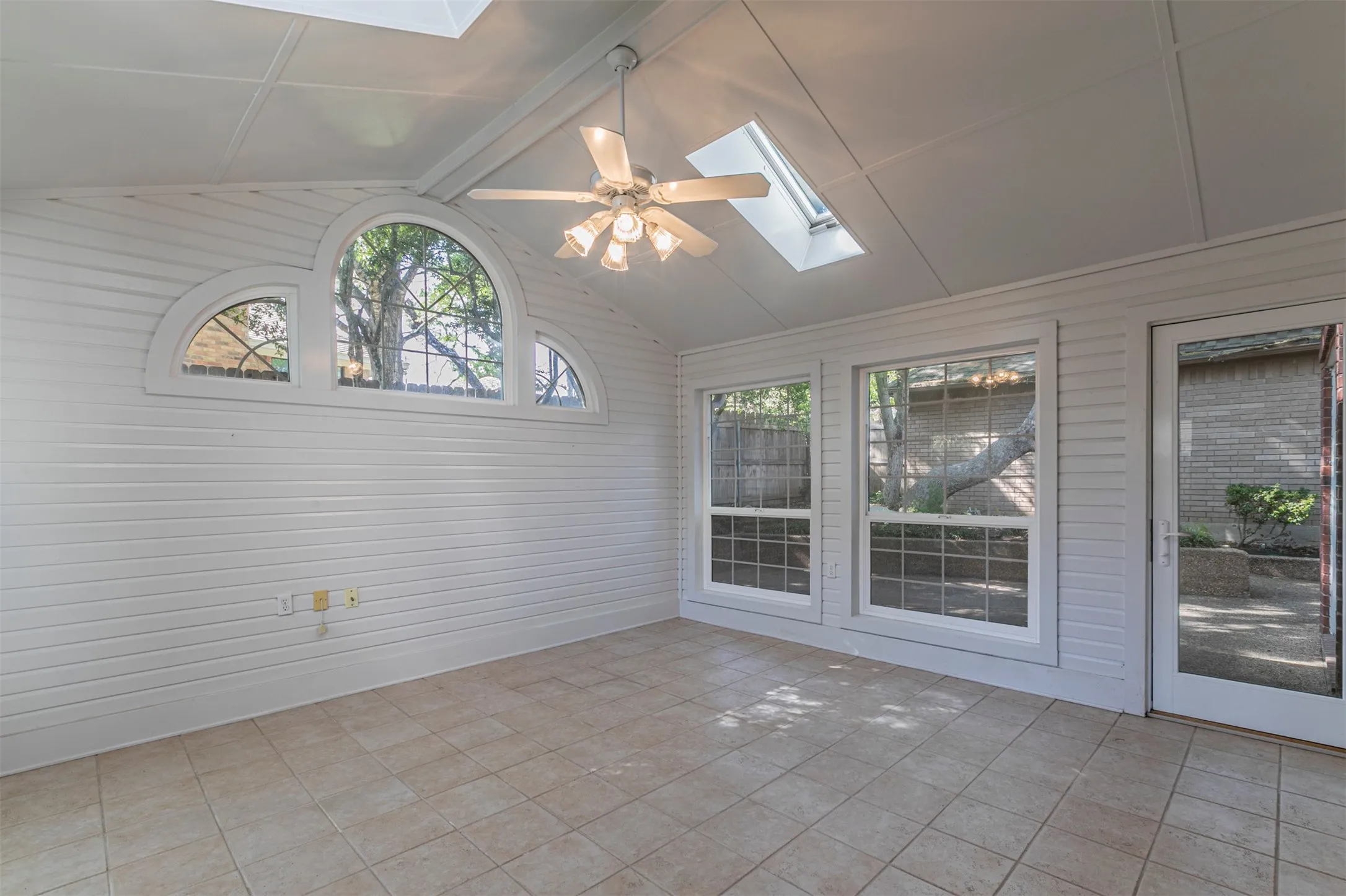 Single Family Residence For Sale in Mc Lennan County , 79 Sugar Creek Place, Woodway, Texas 76712, 4 Bedroom, 3 Bathroom, 2 Garage spaces, 3,054 Sqft, built in 1993, mls#21219701, Real Estate Agent in Woodway, Homes For Sale in Mc Lennan county, Homes For Sale in Woodway, Realtor in Woodway Texas, Real Estate Brokerage Independent Realty Texas, Luminita Cordes Realtor