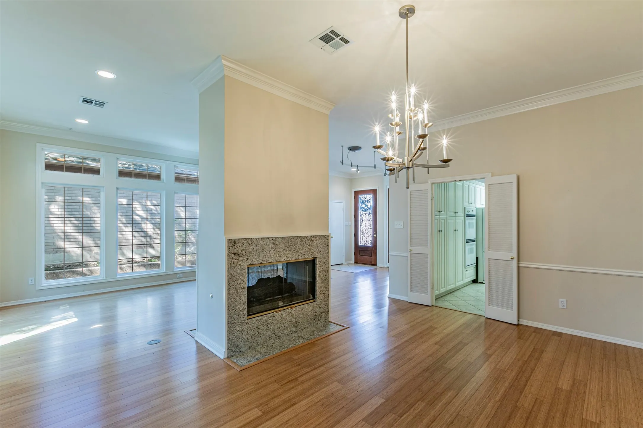 Single Family Residence For Sale in Mc Lennan County , 79 Sugar Creek Place, Woodway, Texas 76712, 4 Bedroom, 3 Bathroom, 2 Garage spaces, 3,054 Sqft, built in 1993, mls#21219701, Real Estate Agent in Woodway, Homes For Sale in Mc Lennan county, Homes For Sale in Woodway, Realtor in Woodway Texas, Real Estate Brokerage Independent Realty Texas, Luminita Cordes Realtor