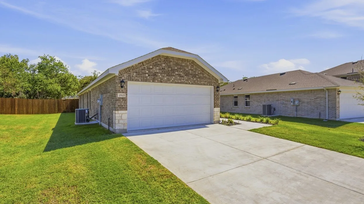 Single Family Residence For Sale in Fannin County , 1915 Glory Drive, Bonham, Texas 75418, 4 Bedroom, 2 Bathroom, 2 Garage spaces, 1,648 Sqft, built in 2026, mls#21219810, Real Estate Agent in Bonham, Homes For Sale in Fannin county, Homes For Sale in Bonham, Realtor in Bonham Texas, Real Estate Brokerage Independent Realty Texas, Luminita Cordes Realtor
