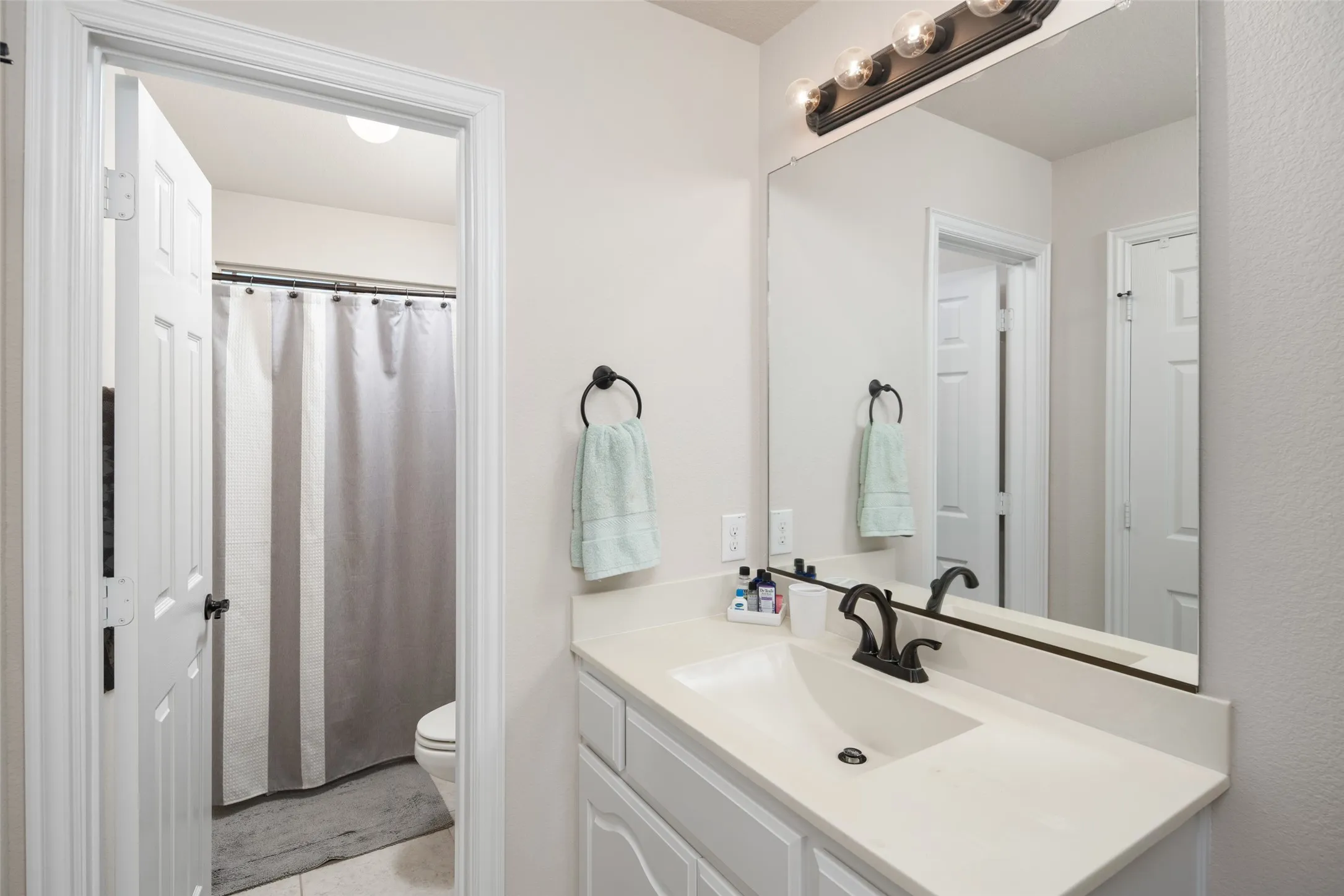 Single Family Residence For Sale in Denton County , 145 Las Colinas Trail, Cross Roads, Texas 76227, 5 Bedrooms, 4 Bathrooms, 3 Garage spaces, 4,327 Sqft, built in 2013, Price $819,900, mls#21217767, Real Estate Agent in Cross Roads, Homes For Sale in Denton county, Homes For Sale in Cross Roads, Realtor in Cross Roads Texas, Real Estate Brokerage Independent Realty Texas, Luminita Cordes Realtor
