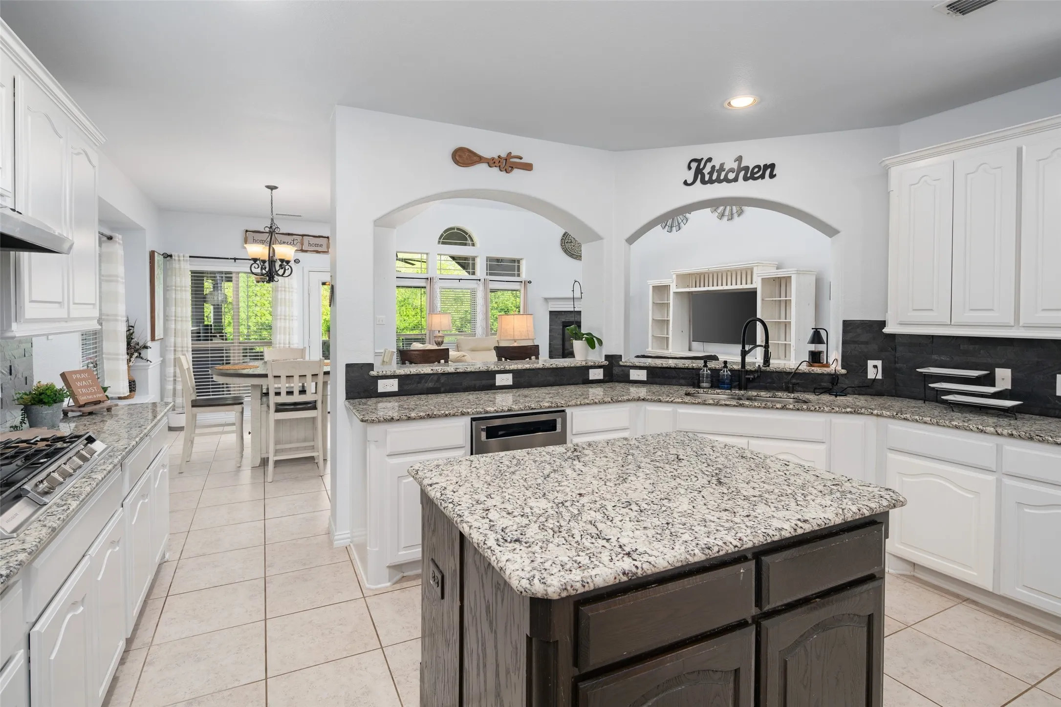 Single Family Residence For Sale in Denton County , 145 Las Colinas Trail, Cross Roads, Texas 76227, 5 Bedrooms, 4 Bathrooms, 3 Garage spaces, 4,327 Sqft, built in 2013, Price $819,900, mls#21217767, Real Estate Agent in Cross Roads, Homes For Sale in Denton county, Homes For Sale in Cross Roads, Realtor in Cross Roads Texas, Real Estate Brokerage Independent Realty Texas, Luminita Cordes Realtor