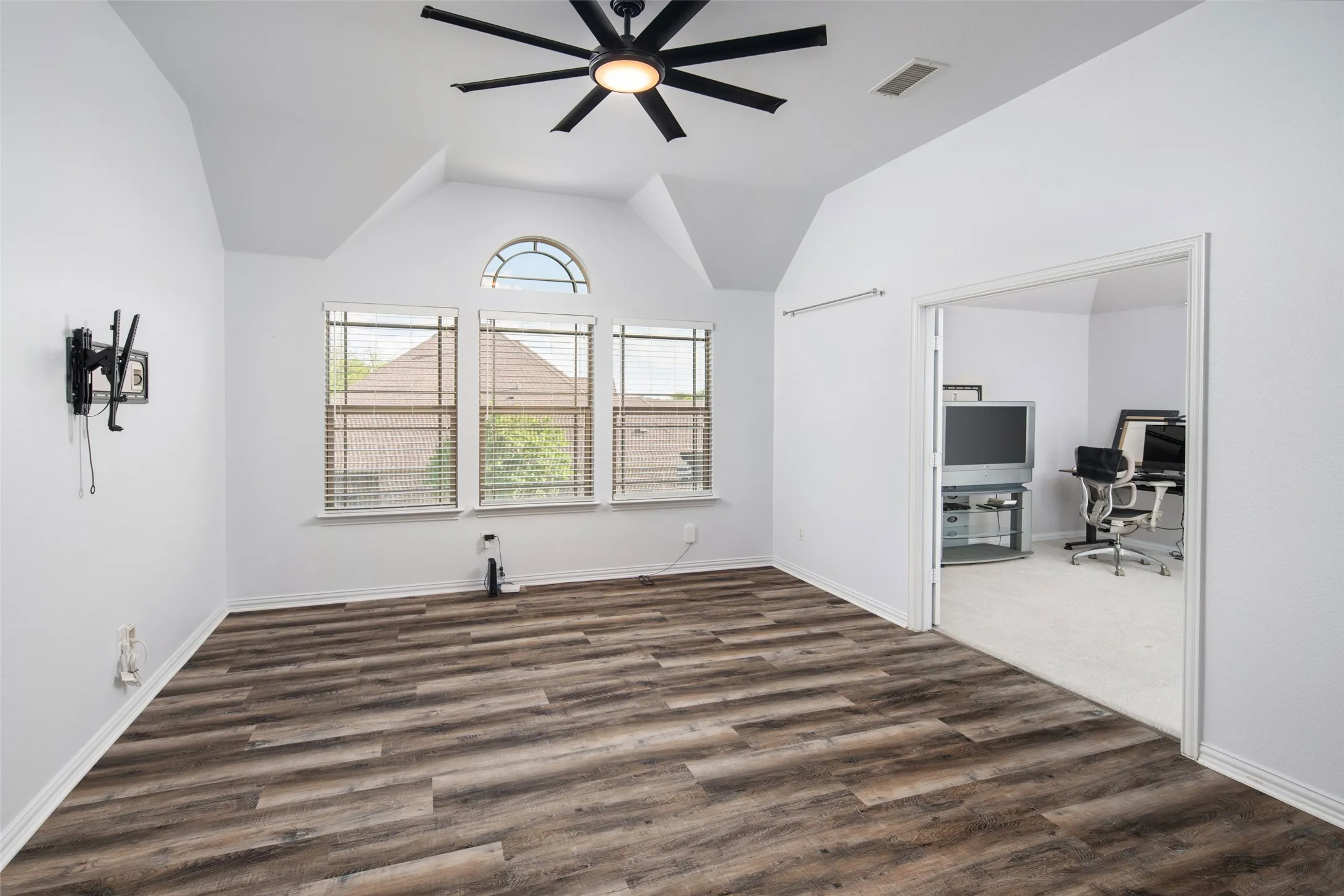 Single Family Residence For Sale in Denton County , 145 Las Colinas Trail, Cross Roads, Texas 76227, 5 Bedrooms, 4 Bathrooms, 3 Garage spaces, 4,327 Sqft, built in 2013, Price $819,900, mls#21217767, Real Estate Agent in Cross Roads, Homes For Sale in Denton county, Homes For Sale in Cross Roads, Realtor in Cross Roads Texas, Real Estate Brokerage Independent Realty Texas, Luminita Cordes Realtor