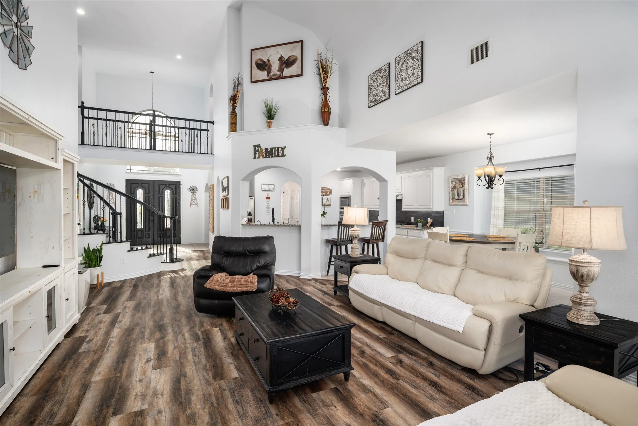 Single Family Residence For Sale in Denton County , 145 Las Colinas Trail, Cross Roads, Texas 76227, 5 Bedrooms, 4 Bathrooms, 3 Garage spaces, 4,327 Sqft, built in 2013, Price $819,900, mls#21217767, Real Estate Agent in Cross Roads, Homes For Sale in Denton county, Homes For Sale in Cross Roads, Realtor in Cross Roads Texas, Real Estate Brokerage Independent Realty Texas, Luminita Cordes Realtor