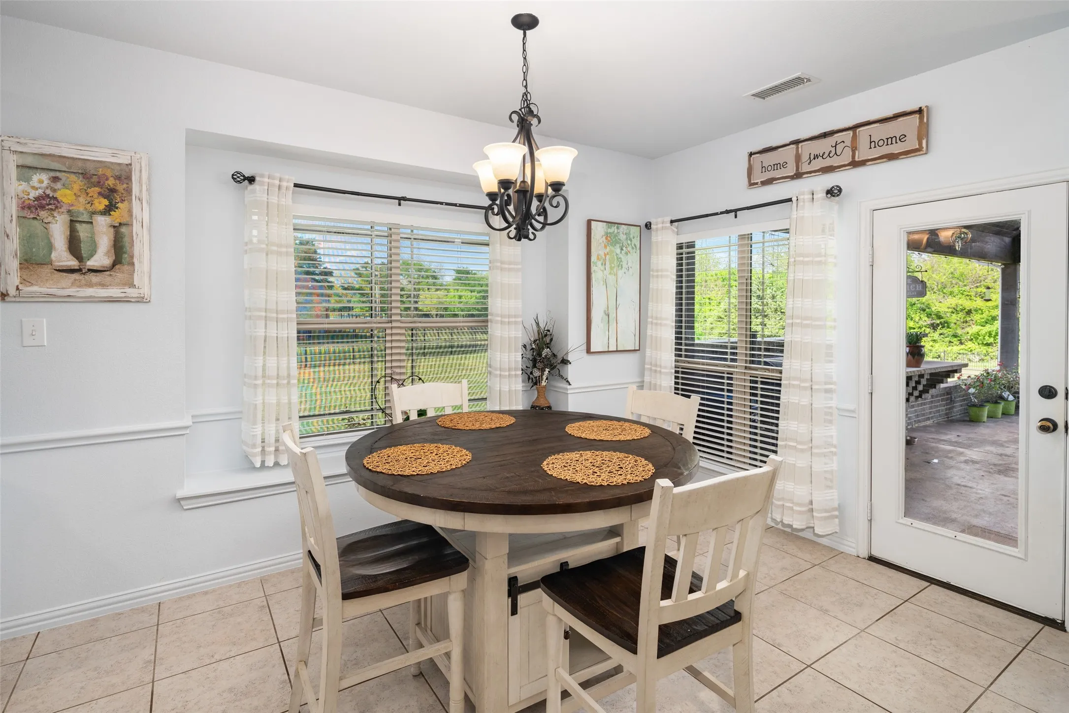 Single Family Residence For Sale in Denton County , 145 Las Colinas Trail, Cross Roads, Texas 76227, 5 Bedrooms, 4 Bathrooms, 3 Garage spaces, 4,327 Sqft, built in 2013, Price $819,900, mls#21217767, Real Estate Agent in Cross Roads, Homes For Sale in Denton county, Homes For Sale in Cross Roads, Realtor in Cross Roads Texas, Real Estate Brokerage Independent Realty Texas, Luminita Cordes Realtor