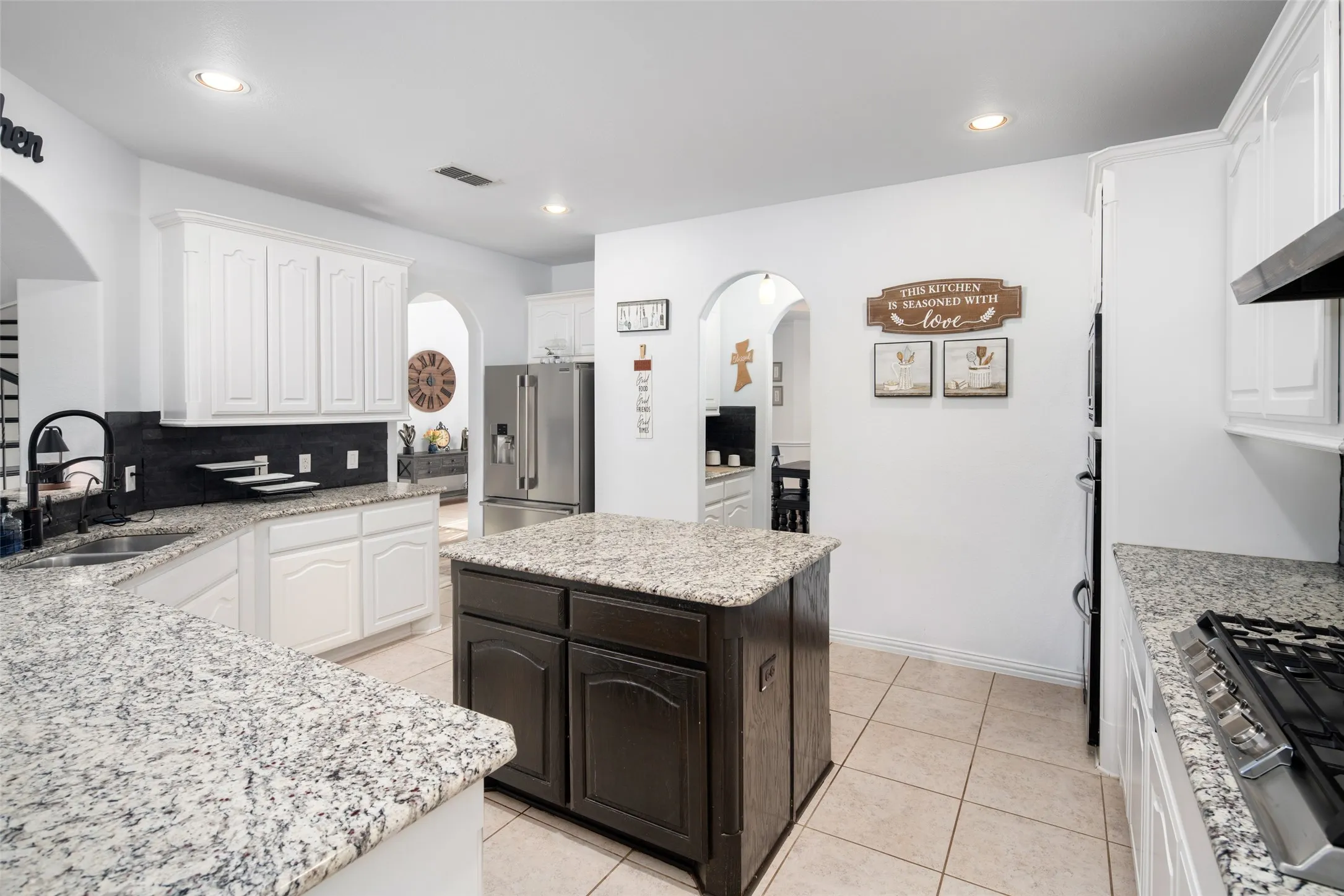 Single Family Residence For Sale in Denton County , 145 Las Colinas Trail, Cross Roads, Texas 76227, 5 Bedrooms, 4 Bathrooms, 3 Garage spaces, 4,327 Sqft, built in 2013, Price $819,900, mls#21217767, Real Estate Agent in Cross Roads, Homes For Sale in Denton county, Homes For Sale in Cross Roads, Realtor in Cross Roads Texas, Real Estate Brokerage Independent Realty Texas, Luminita Cordes Realtor