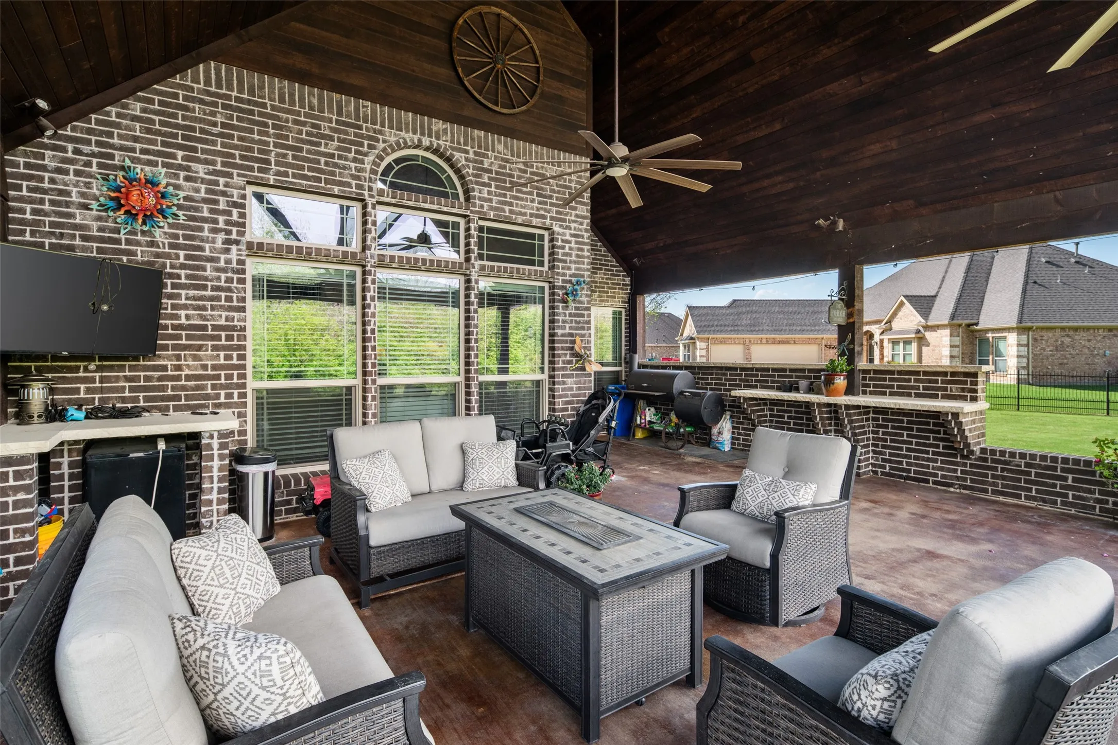 Single Family Residence For Sale in Denton County , 145 Las Colinas Trail, Cross Roads, Texas 76227, 5 Bedrooms, 4 Bathrooms, 3 Garage spaces, 4,327 Sqft, built in 2013, Price $819,900, mls#21217767, Real Estate Agent in Cross Roads, Homes For Sale in Denton county, Homes For Sale in Cross Roads, Realtor in Cross Roads Texas, Real Estate Brokerage Independent Realty Texas, Luminita Cordes Realtor