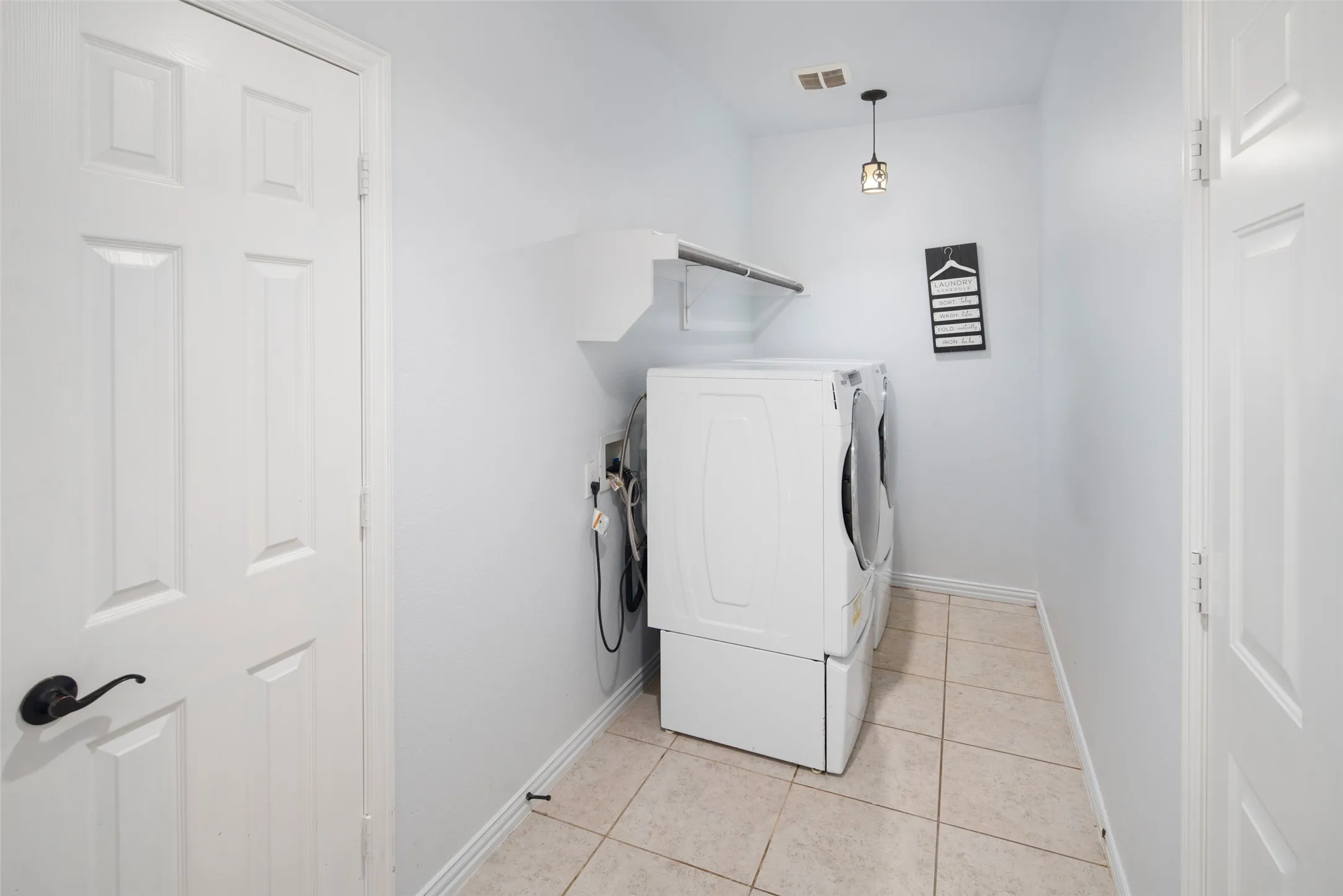 Single Family Residence For Sale in Denton County , 145 Las Colinas Trail, Cross Roads, Texas 76227, 5 Bedrooms, 4 Bathrooms, 3 Garage spaces, 4,327 Sqft, built in 2013, Price $819,900, mls#21217767, Real Estate Agent in Cross Roads, Homes For Sale in Denton county, Homes For Sale in Cross Roads, Realtor in Cross Roads Texas, Real Estate Brokerage Independent Realty Texas, Luminita Cordes Realtor