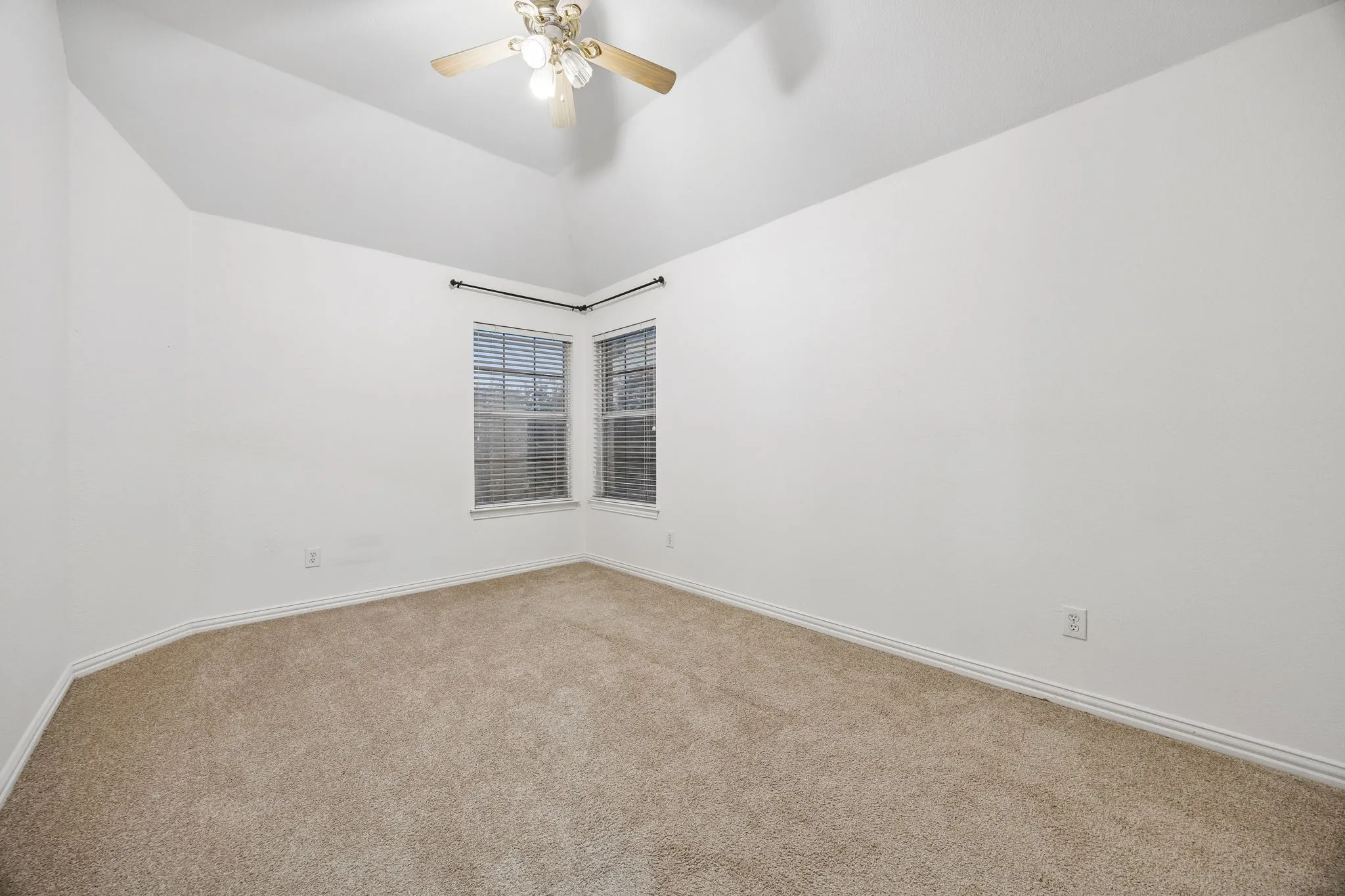 Single Family Residence For Sale in Denton County , 17909 Brent Drive, Dallas, Texas 75287, 4 Bedroom, 3 Bathroom, 2 Garage spaces, 2,470 Sqft, built in 1998, mls#21216605, Real Estate Agent in Dallas, Homes For Sale in Denton county, Homes For Sale in Dallas, Realtor in Dallas Texas, Real Estate Brokerage Independent Realty Texas, Luminita Cordes Realtor