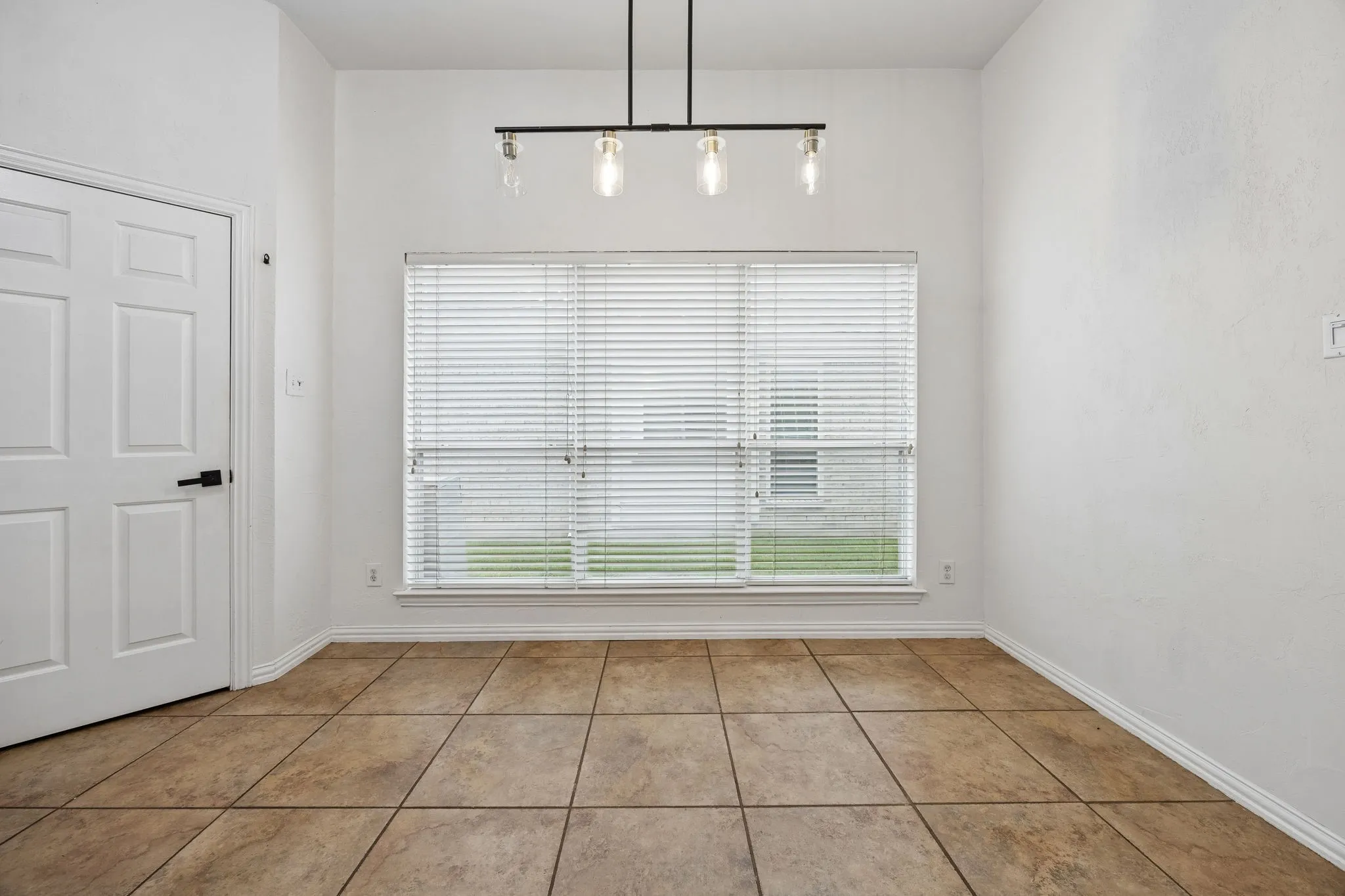Single Family Residence For Sale in Denton County , 17909 Brent Drive, Dallas, Texas 75287, 4 Bedroom, 3 Bathroom, 2 Garage spaces, 2,470 Sqft, built in 1998, mls#21216605, Real Estate Agent in Dallas, Homes For Sale in Denton county, Homes For Sale in Dallas, Realtor in Dallas Texas, Real Estate Brokerage Independent Realty Texas, Luminita Cordes Realtor
