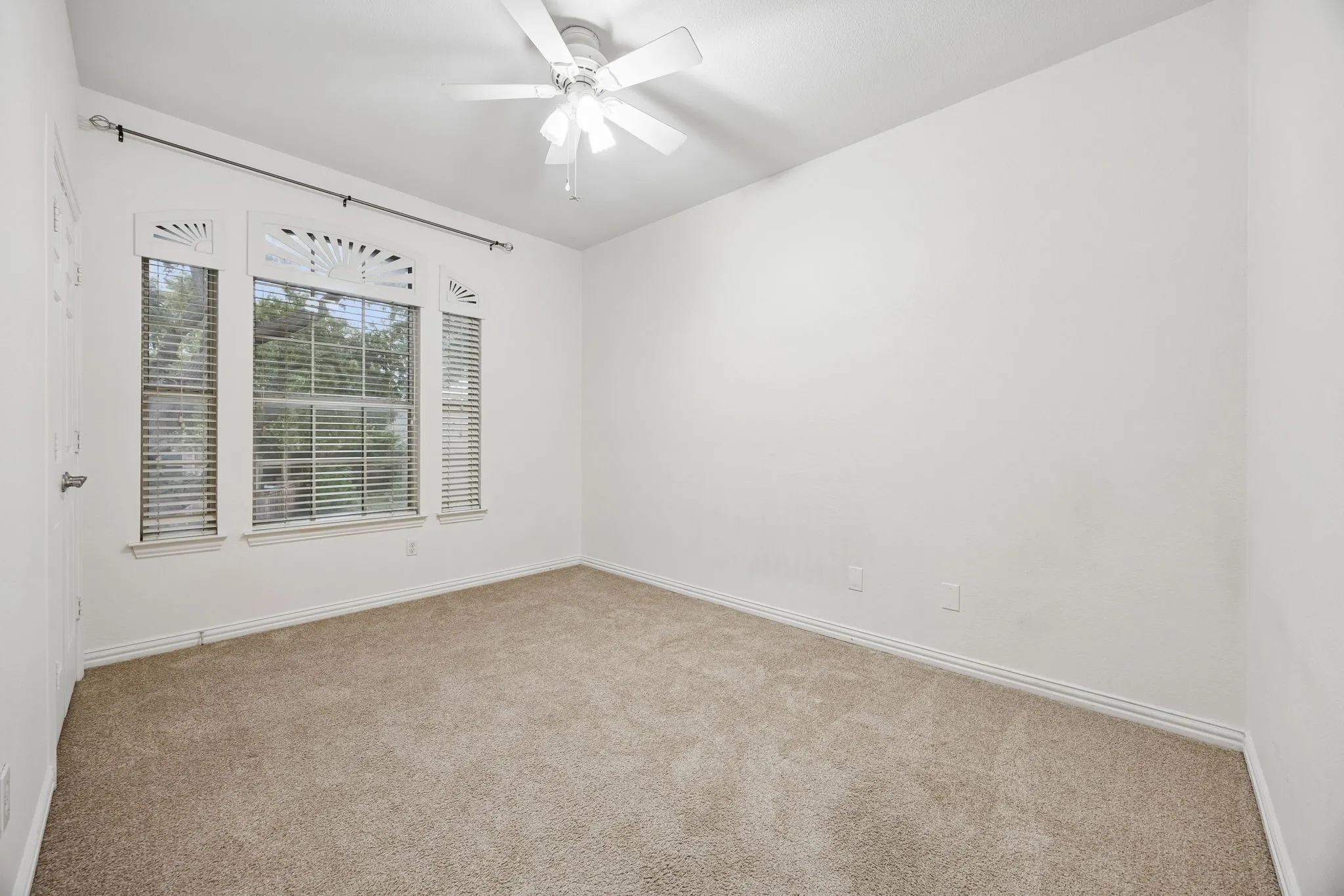 Single Family Residence For Sale in Denton County , 17909 Brent Drive, Dallas, Texas 75287, 4 Bedroom, 3 Bathroom, 2 Garage spaces, 2,470 Sqft, built in 1998, mls#21216605, Real Estate Agent in Dallas, Homes For Sale in Denton county, Homes For Sale in Dallas, Realtor in Dallas Texas, Real Estate Brokerage Independent Realty Texas, Luminita Cordes Realtor