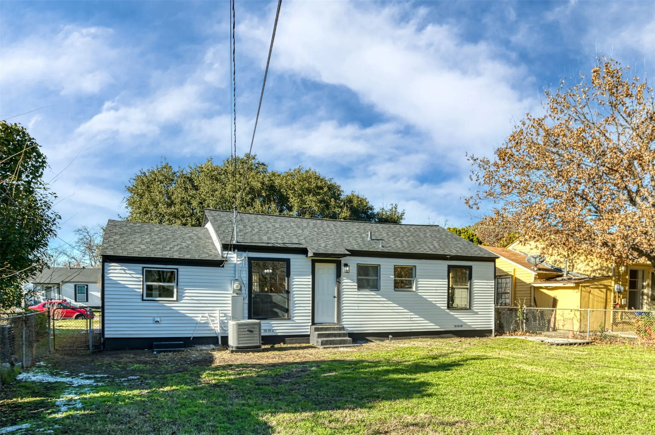 Single Family Residence For Sale in Dallas County , 2842 Carlson Drive, Dallas, Texas 75235, 3 Bedrooms, 1 Bathroom, Garage spaces, 1,162 Sqft, built in 1948, Preowned, Price $319,000, mls#21207831, Real Estate Agent in Dallas, Homes For Sale in Dallas county, Homes For Sale in Dallas, Realtor in Dallas Texas, Real Estate Brokerage Independent Realty Texas, Luminita Cordes Realtor