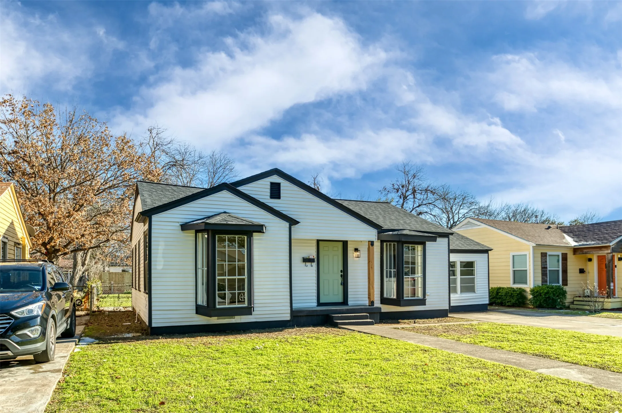 Single Family Residence For Sale in Dallas County , 2842 Carlson Drive, Dallas, Texas 75235, 3 Bedrooms, 1 Bathroom, Garage spaces, 1,162 Sqft, built in 1948, Preowned, Price $319,000, mls#21207831, Real Estate Agent in Dallas, Homes For Sale in Dallas county, Homes For Sale in Dallas, Realtor in Dallas Texas, Real Estate Brokerage Independent Realty Texas, Luminita Cordes Realtor