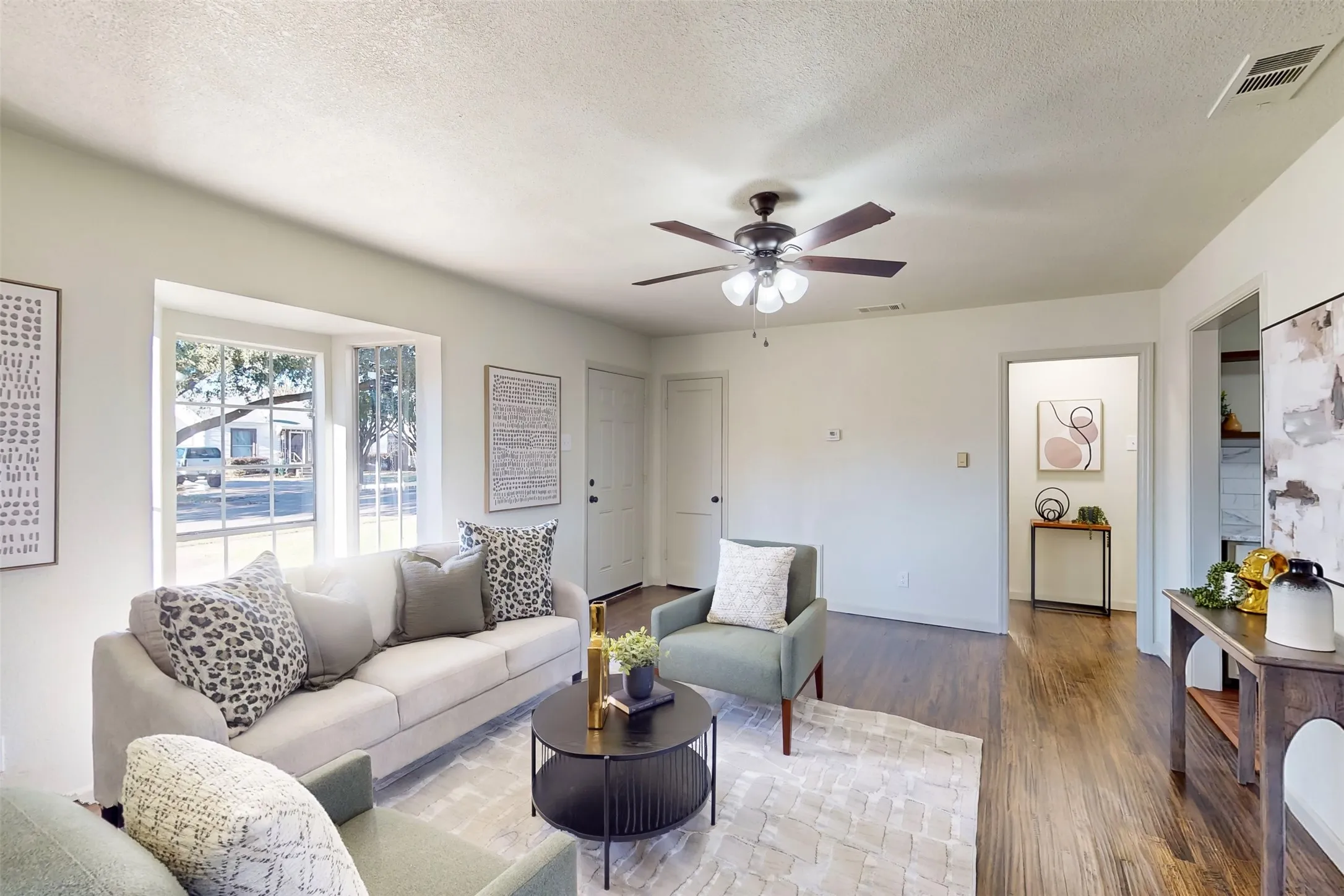 Single Family Residence For Sale in Dallas County , 2842 Carlson Drive, Dallas, Texas 75235, 3 Bedrooms, 1 Bathroom, Garage spaces, 1,162 Sqft, built in 1948, Preowned, Price $319,000, mls#21207831, Real Estate Agent in Dallas, Homes For Sale in Dallas county, Homes For Sale in Dallas, Realtor in Dallas Texas, Real Estate Brokerage Independent Realty Texas, Luminita Cordes Realtor