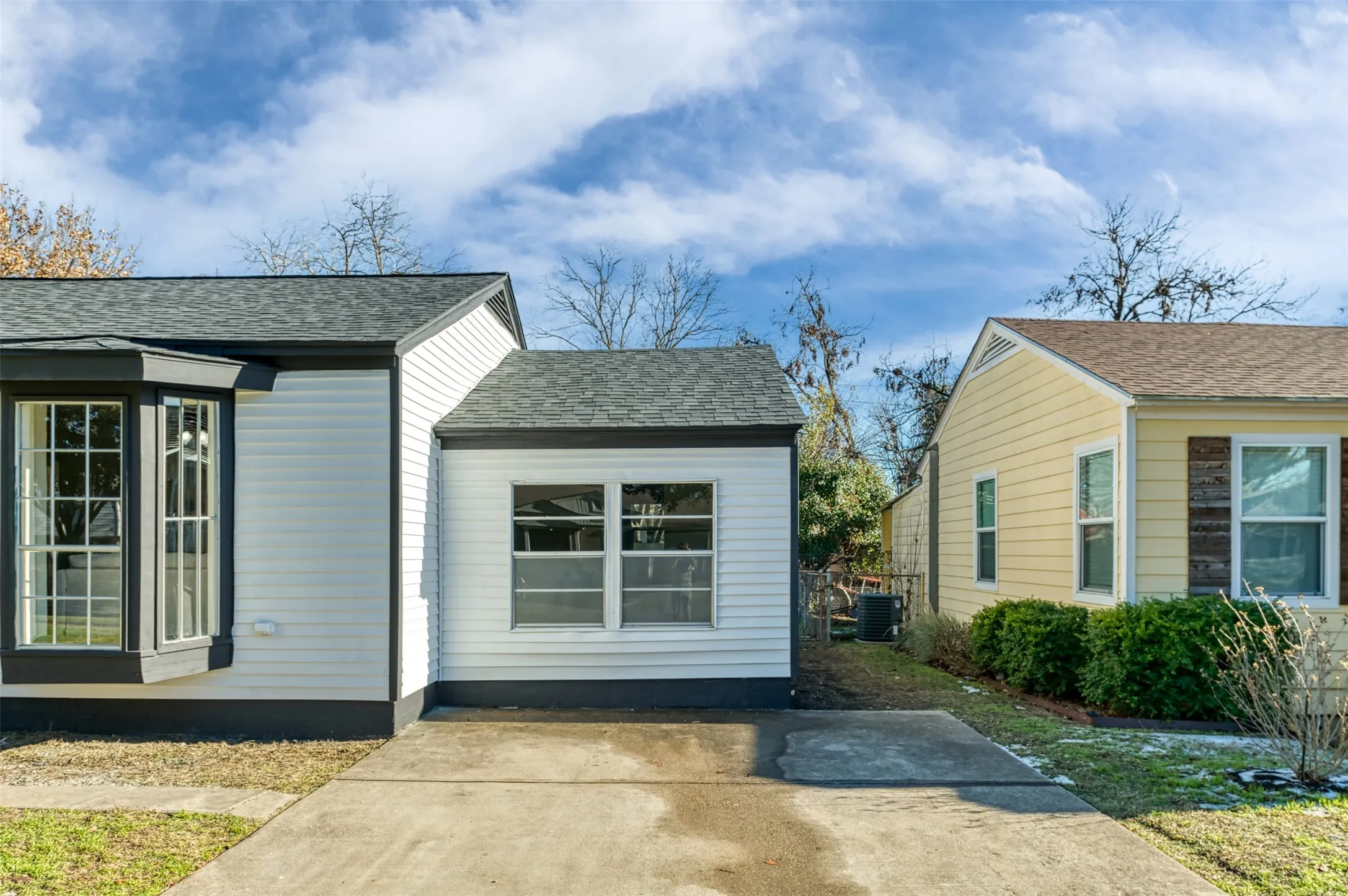 Single Family Residence For Sale in Dallas County , 2842 Carlson Drive, Dallas, Texas 75235, 3 Bedrooms, 1 Bathroom, Garage spaces, 1,162 Sqft, built in 1948, Preowned, Price $319,000, mls#21207831, Real Estate Agent in Dallas, Homes For Sale in Dallas county, Homes For Sale in Dallas, Realtor in Dallas Texas, Real Estate Brokerage Independent Realty Texas, Luminita Cordes Realtor
