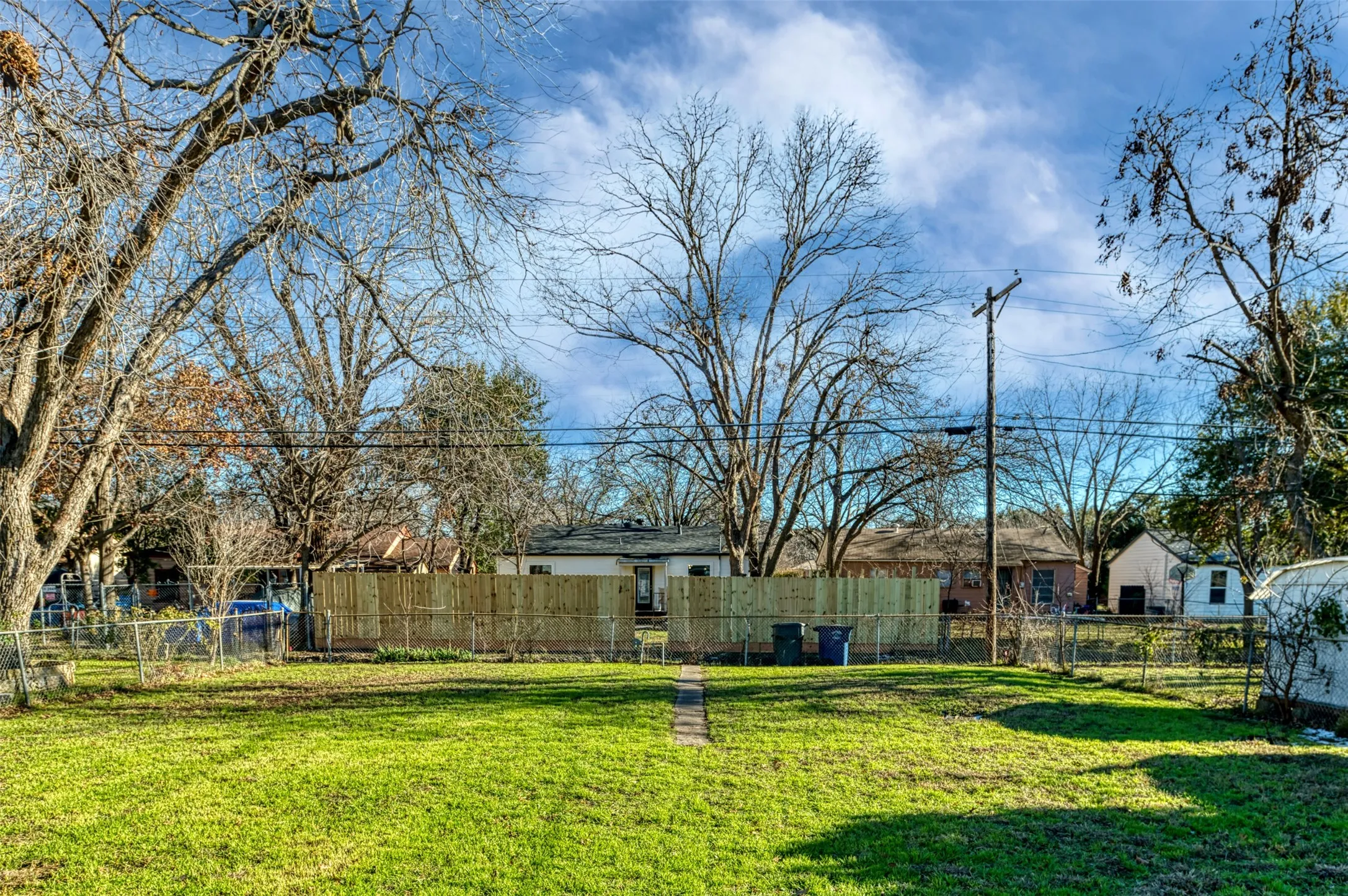 Single Family Residence For Sale in Dallas County , 2842 Carlson Drive, Dallas, Texas 75235, 3 Bedrooms, 1 Bathroom, Garage spaces, 1,162 Sqft, built in 1948, Preowned, Price $319,000, mls#21207831, Real Estate Agent in Dallas, Homes For Sale in Dallas county, Homes For Sale in Dallas, Realtor in Dallas Texas, Real Estate Brokerage Independent Realty Texas, Luminita Cordes Realtor