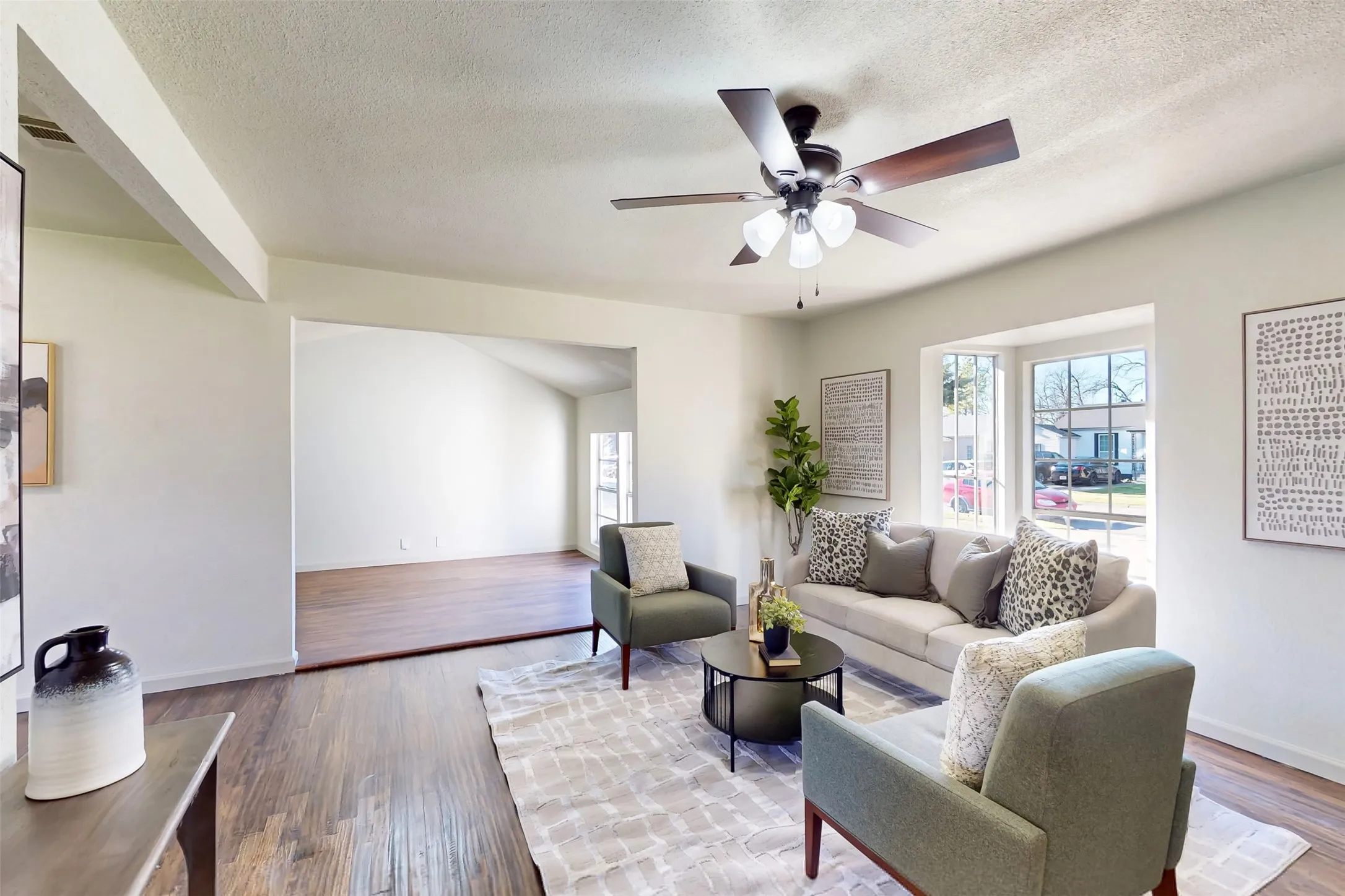 Single Family Residence For Sale in Dallas County , 2842 Carlson Drive, Dallas, Texas 75235, 3 Bedrooms, 1 Bathroom, Garage spaces, 1,162 Sqft, built in 1948, Preowned, Price $319,000, mls#21207831, Real Estate Agent in Dallas, Homes For Sale in Dallas county, Homes For Sale in Dallas, Realtor in Dallas Texas, Real Estate Brokerage Independent Realty Texas, Luminita Cordes Realtor
