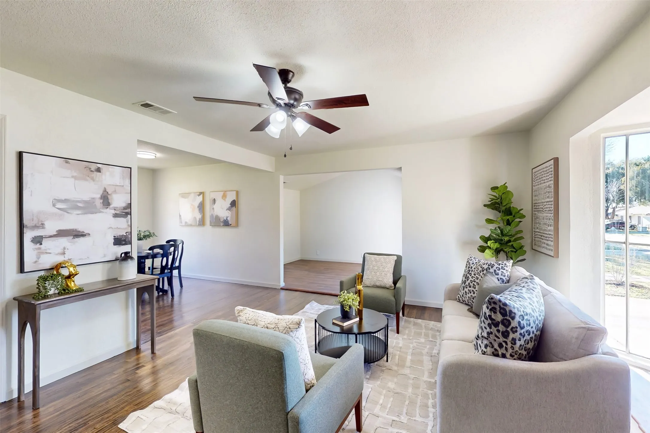 Single Family Residence For Sale in Dallas County , 2842 Carlson Drive, Dallas, Texas 75235, 3 Bedrooms, 1 Bathroom, Garage spaces, 1,162 Sqft, built in 1948, Preowned, Price $319,000, mls#21207831, Real Estate Agent in Dallas, Homes For Sale in Dallas county, Homes For Sale in Dallas, Realtor in Dallas Texas, Real Estate Brokerage Independent Realty Texas, Luminita Cordes Realtor