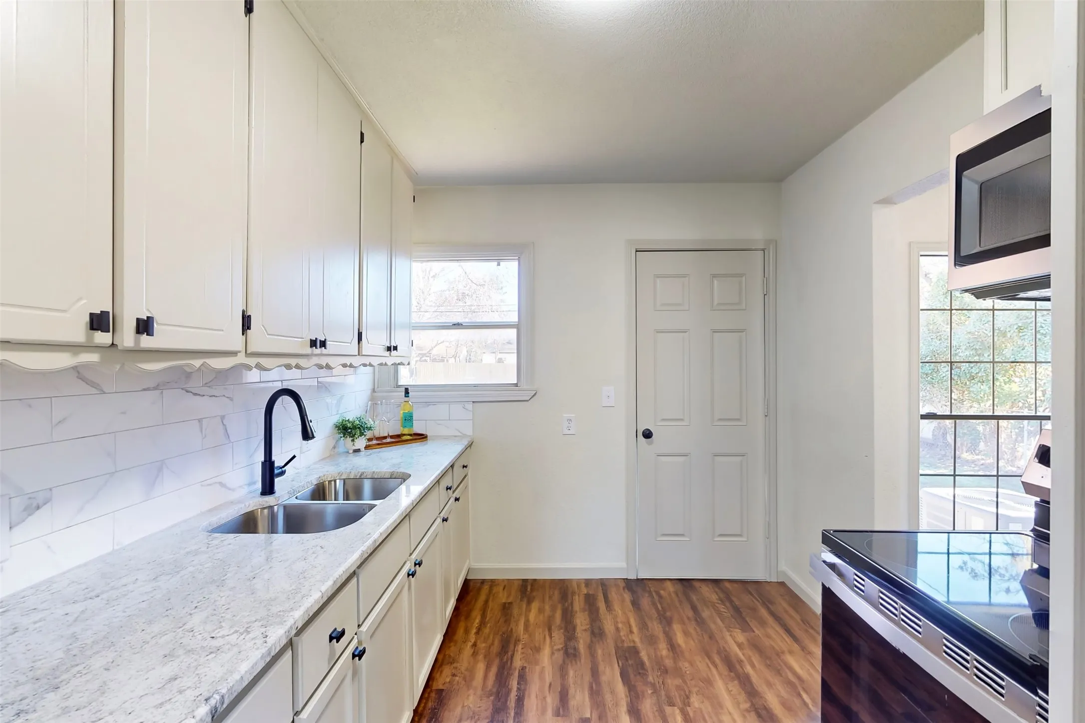 Single Family Residence For Sale in Dallas County , 2842 Carlson Drive, Dallas, Texas 75235, 3 Bedrooms, 1 Bathroom, Garage spaces, 1,162 Sqft, built in 1948, Preowned, Price $319,000, mls#21207831, Real Estate Agent in Dallas, Homes For Sale in Dallas county, Homes For Sale in Dallas, Realtor in Dallas Texas, Real Estate Brokerage Independent Realty Texas, Luminita Cordes Realtor