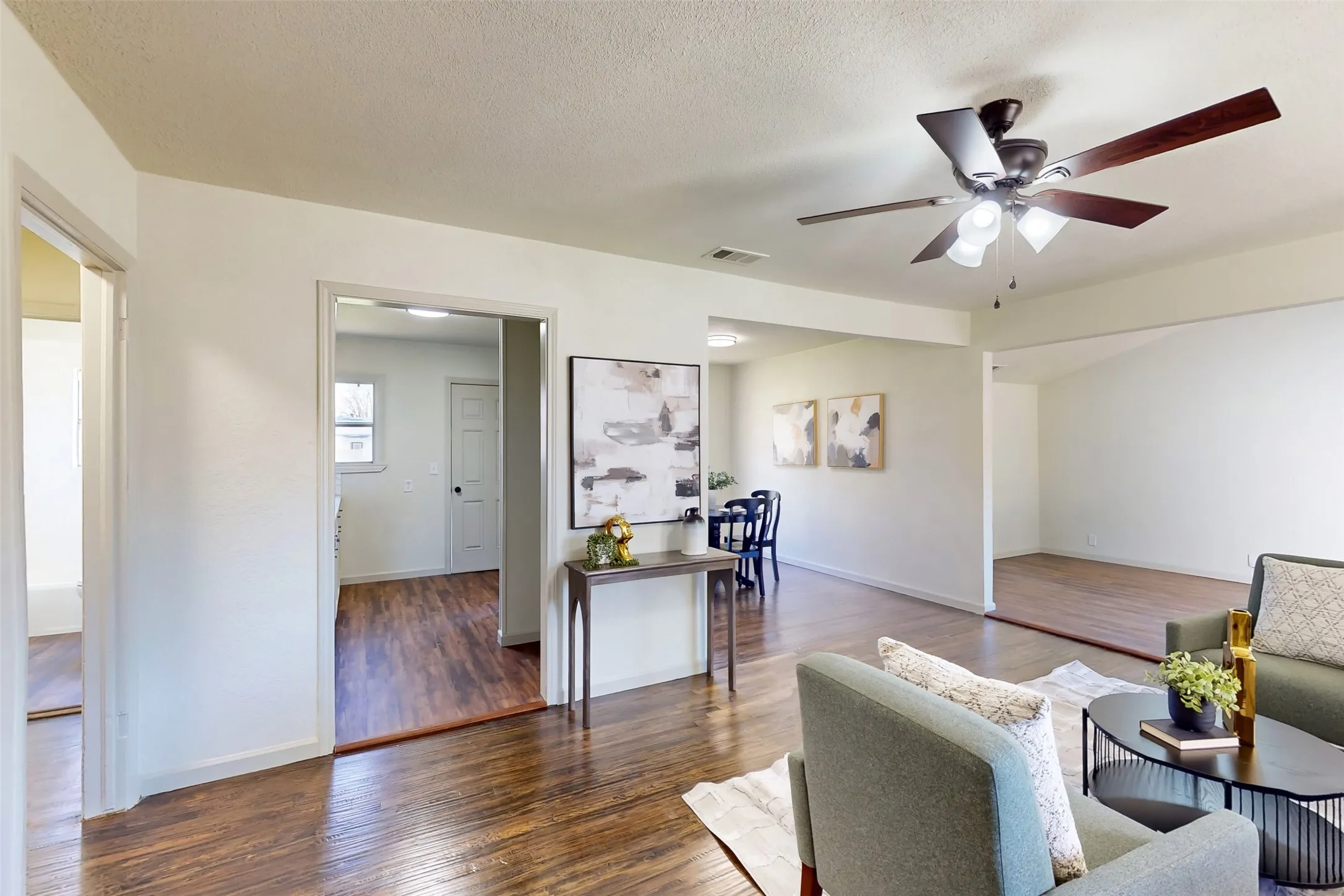 Single Family Residence For Sale in Dallas County , 2842 Carlson Drive, Dallas, Texas 75235, 3 Bedrooms, 1 Bathroom, Garage spaces, 1,162 Sqft, built in 1948, Preowned, Price $319,000, mls#21207831, Real Estate Agent in Dallas, Homes For Sale in Dallas county, Homes For Sale in Dallas, Realtor in Dallas Texas, Real Estate Brokerage Independent Realty Texas, Luminita Cordes Realtor