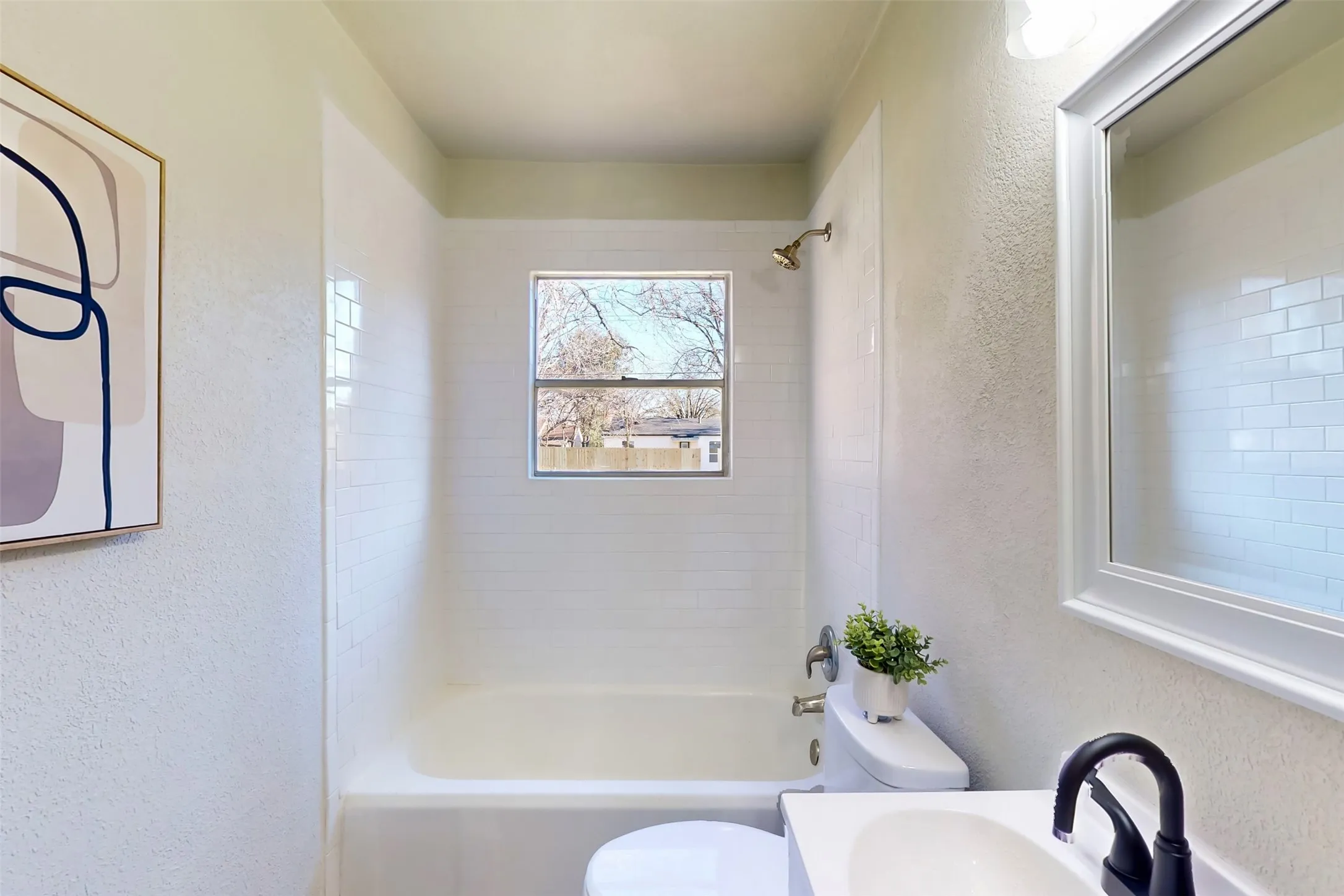 Single Family Residence For Sale in Dallas County , 2842 Carlson Drive, Dallas, Texas 75235, 3 Bedrooms, 1 Bathroom, Garage spaces, 1,162 Sqft, built in 1948, Preowned, Price $319,000, mls#21207831, Real Estate Agent in Dallas, Homes For Sale in Dallas county, Homes For Sale in Dallas, Realtor in Dallas Texas, Real Estate Brokerage Independent Realty Texas, Luminita Cordes Realtor