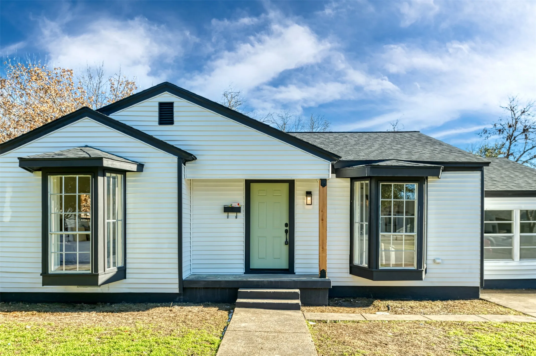 Single Family Residence For Sale in Dallas County , 2842 Carlson Drive, Dallas, Texas 75235, 3 Bedrooms, 1 Bathroom, Garage spaces, 1,162 Sqft, built in 1948, Preowned, Price $319,000, mls#21207831, Real Estate Agent in Dallas, Homes For Sale in Dallas county, Homes For Sale in Dallas, Realtor in Dallas Texas, Real Estate Brokerage Independent Realty Texas, Luminita Cordes Realtor