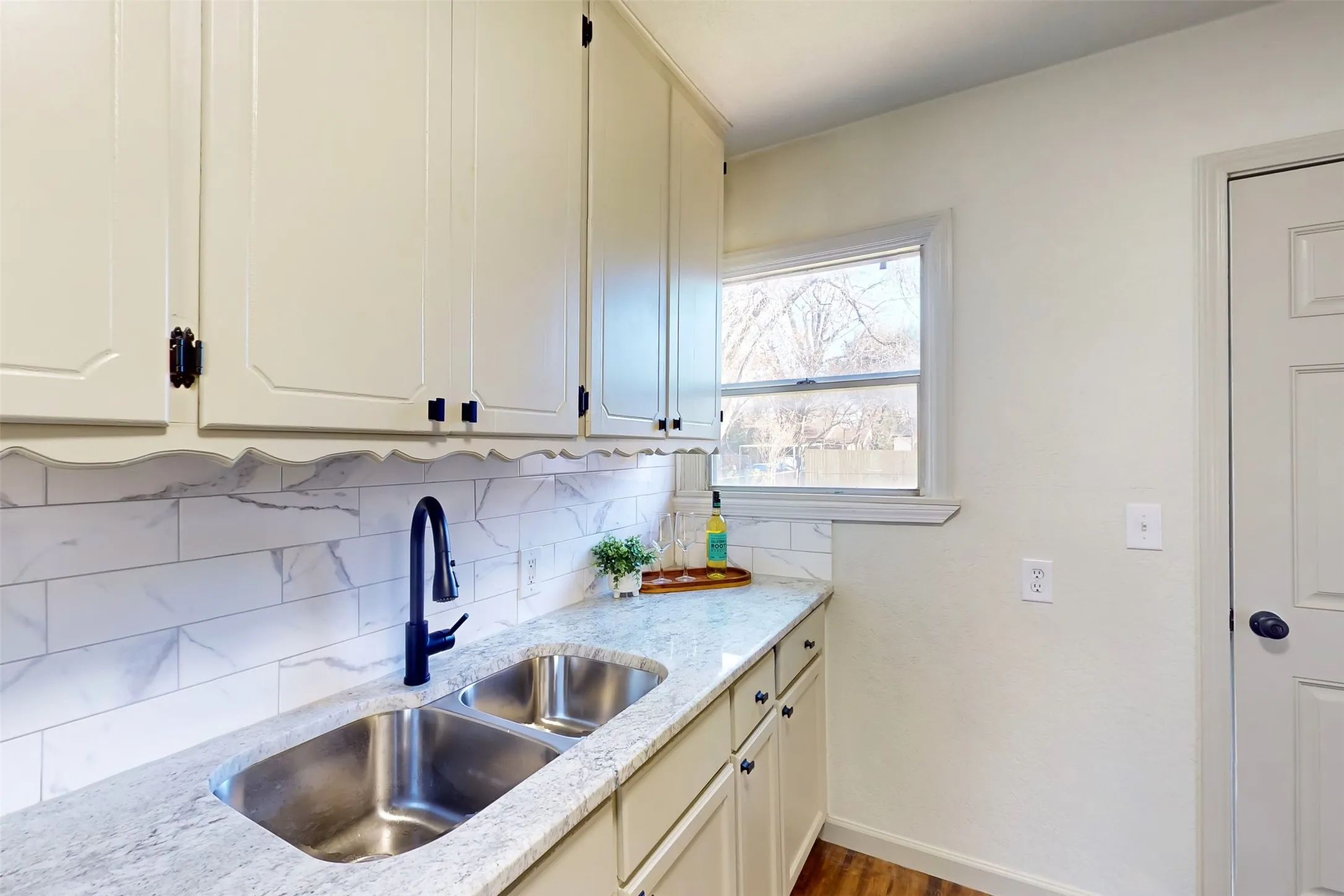 Single Family Residence For Sale in Dallas County , 2842 Carlson Drive, Dallas, Texas 75235, 3 Bedrooms, 1 Bathroom, Garage spaces, 1,162 Sqft, built in 1948, Preowned, Price $319,000, mls#21207831, Real Estate Agent in Dallas, Homes For Sale in Dallas county, Homes For Sale in Dallas, Realtor in Dallas Texas, Real Estate Brokerage Independent Realty Texas, Luminita Cordes Realtor