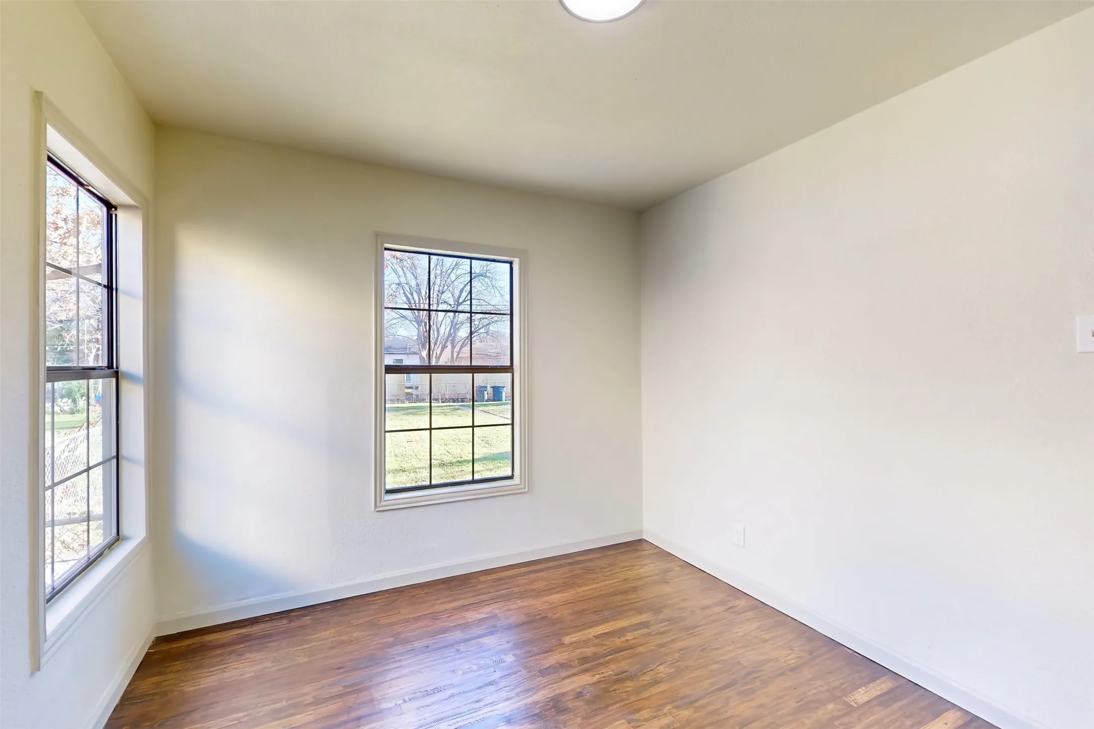 Single Family Residence For Sale in Dallas County , 2842 Carlson Drive, Dallas, Texas 75235, 3 Bedrooms, 1 Bathroom, Garage spaces, 1,162 Sqft, built in 1948, Preowned, Price $319,000, mls#21207831, Real Estate Agent in Dallas, Homes For Sale in Dallas county, Homes For Sale in Dallas, Realtor in Dallas Texas, Real Estate Brokerage Independent Realty Texas, Luminita Cordes Realtor