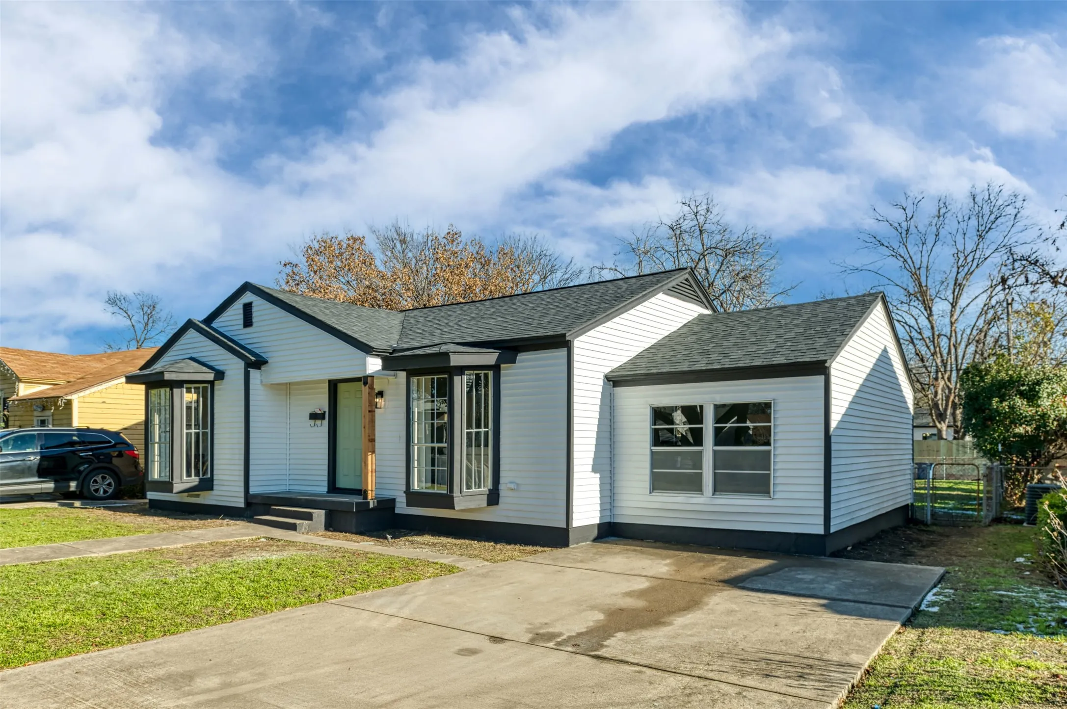 Single Family Residence For Sale in Dallas County , 2842 Carlson Drive, Dallas, Texas 75235, 3 Bedrooms, 1 Bathroom, Garage spaces, 1,162 Sqft, built in 1948, Preowned, Price $319,000, mls#21207831, Real Estate Agent in Dallas, Homes For Sale in Dallas county, Homes For Sale in Dallas, Realtor in Dallas Texas, Real Estate Brokerage Independent Realty Texas, Luminita Cordes Realtor