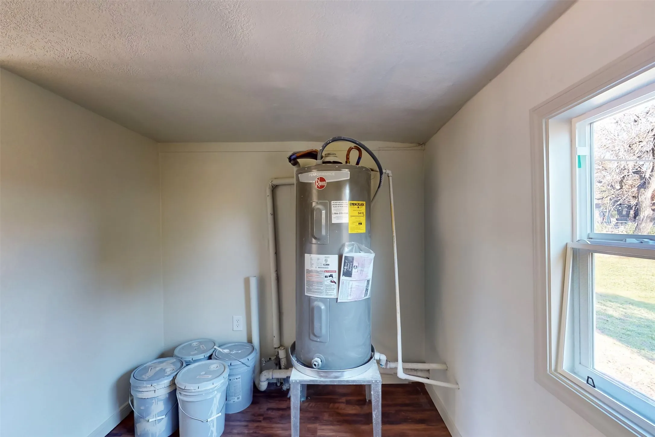 Single Family Residence For Sale in Dallas County , 2842 Carlson Drive, Dallas, Texas 75235, 3 Bedrooms, 1 Bathroom, Garage spaces, 1,162 Sqft, built in 1948, Preowned, Price $319,000, mls#21207831, Real Estate Agent in Dallas, Homes For Sale in Dallas county, Homes For Sale in Dallas, Realtor in Dallas Texas, Real Estate Brokerage Independent Realty Texas, Luminita Cordes Realtor