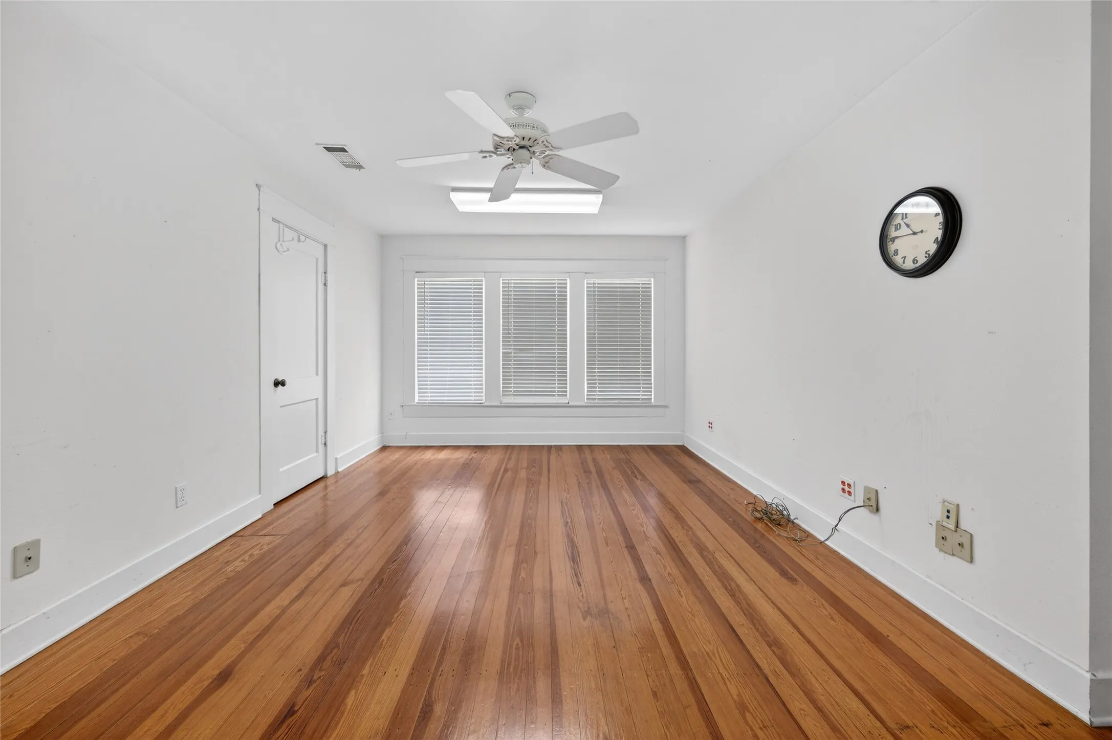 Office For Sale in Henderson County , 214 E College Street, Athens, Texas 75751, 0, 0, Garage spaces, 0 Sqft, built in 1920, Preowned, mls#21219228, Real Estate Agent in Athens, Homes For Sale in Henderson county, Homes For Sale in Athens, Realtor in Athens Texas, Real Estate Brokerage Independent Realty Texas, Luminita Cordes Realtor