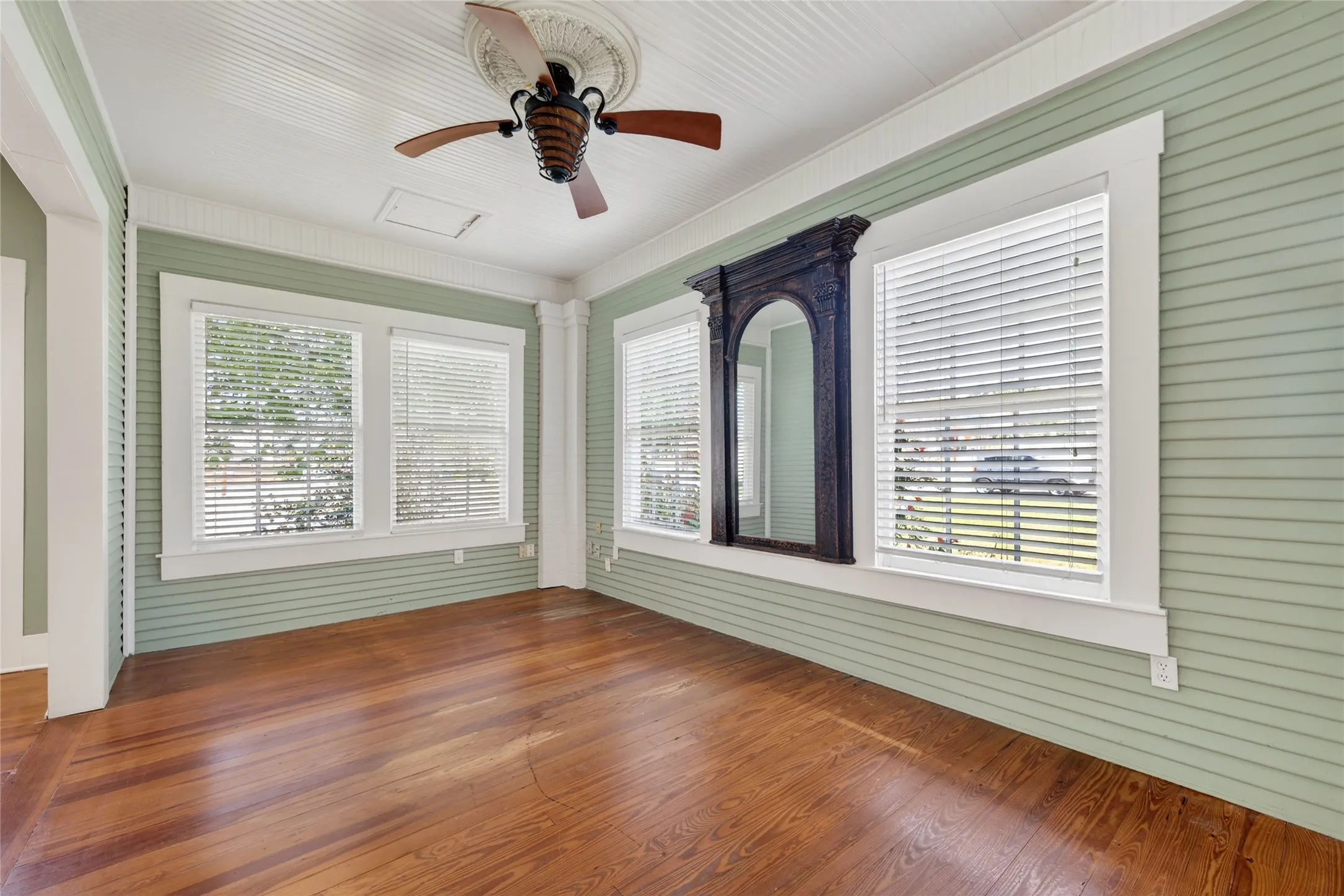 Office For Sale in Henderson County , 214 E College Street, Athens, Texas 75751, 0, 0, Garage spaces, 0 Sqft, built in 1920, Preowned, mls#21219228, Real Estate Agent in Athens, Homes For Sale in Henderson county, Homes For Sale in Athens, Realtor in Athens Texas, Real Estate Brokerage Independent Realty Texas, Luminita Cordes Realtor