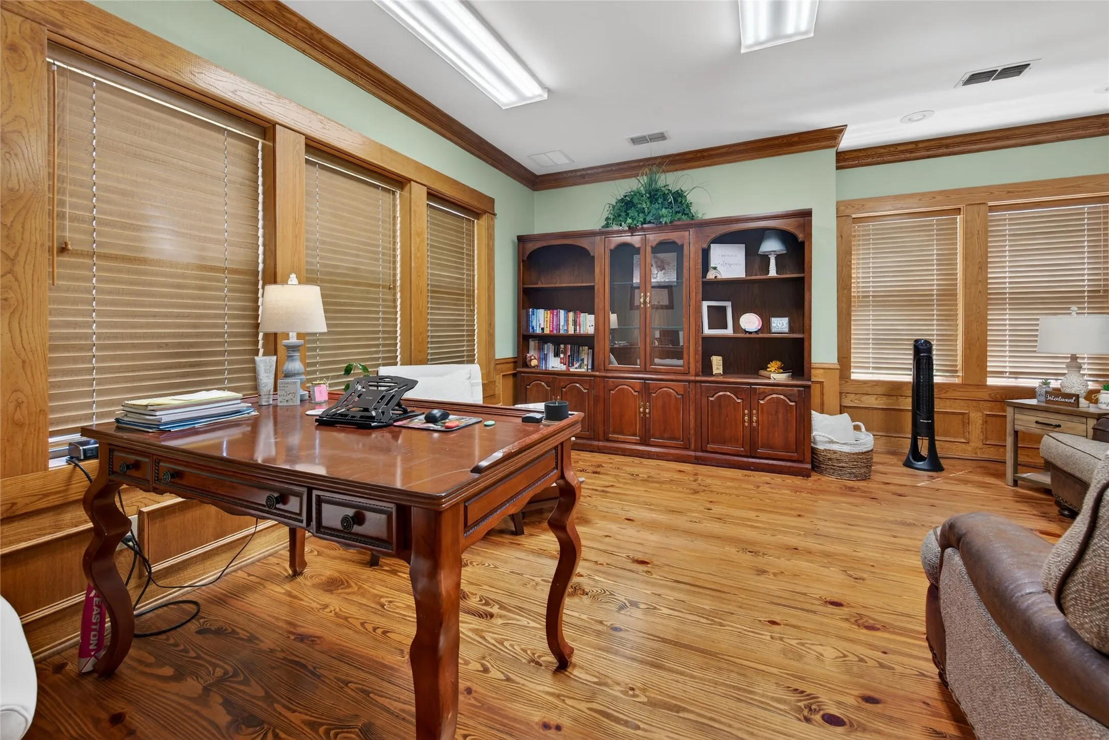 Office For Sale in Henderson County , 214 E College Street, Athens, Texas 75751, 0, 0, Garage spaces, 0 Sqft, built in 1920, Preowned, mls#21219228, Real Estate Agent in Athens, Homes For Sale in Henderson county, Homes For Sale in Athens, Realtor in Athens Texas, Real Estate Brokerage Independent Realty Texas, Luminita Cordes Realtor