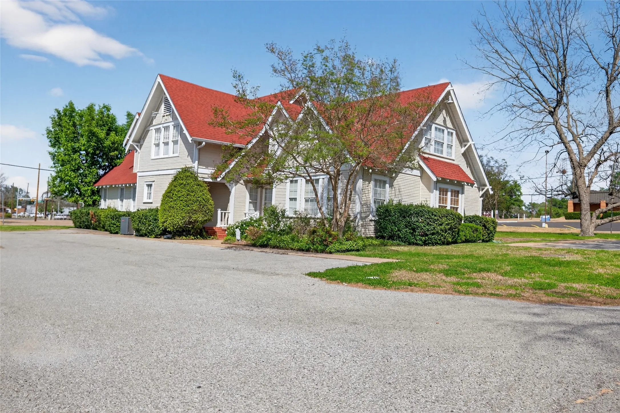 Office For Sale in Henderson County , 214 E College Street, Athens, Texas 75751, 0, 0, Garage spaces, 0 Sqft, built in 1920, Preowned, mls#21219228, Real Estate Agent in Athens, Homes For Sale in Henderson county, Homes For Sale in Athens, Realtor in Athens Texas, Real Estate Brokerage Independent Realty Texas, Luminita Cordes Realtor