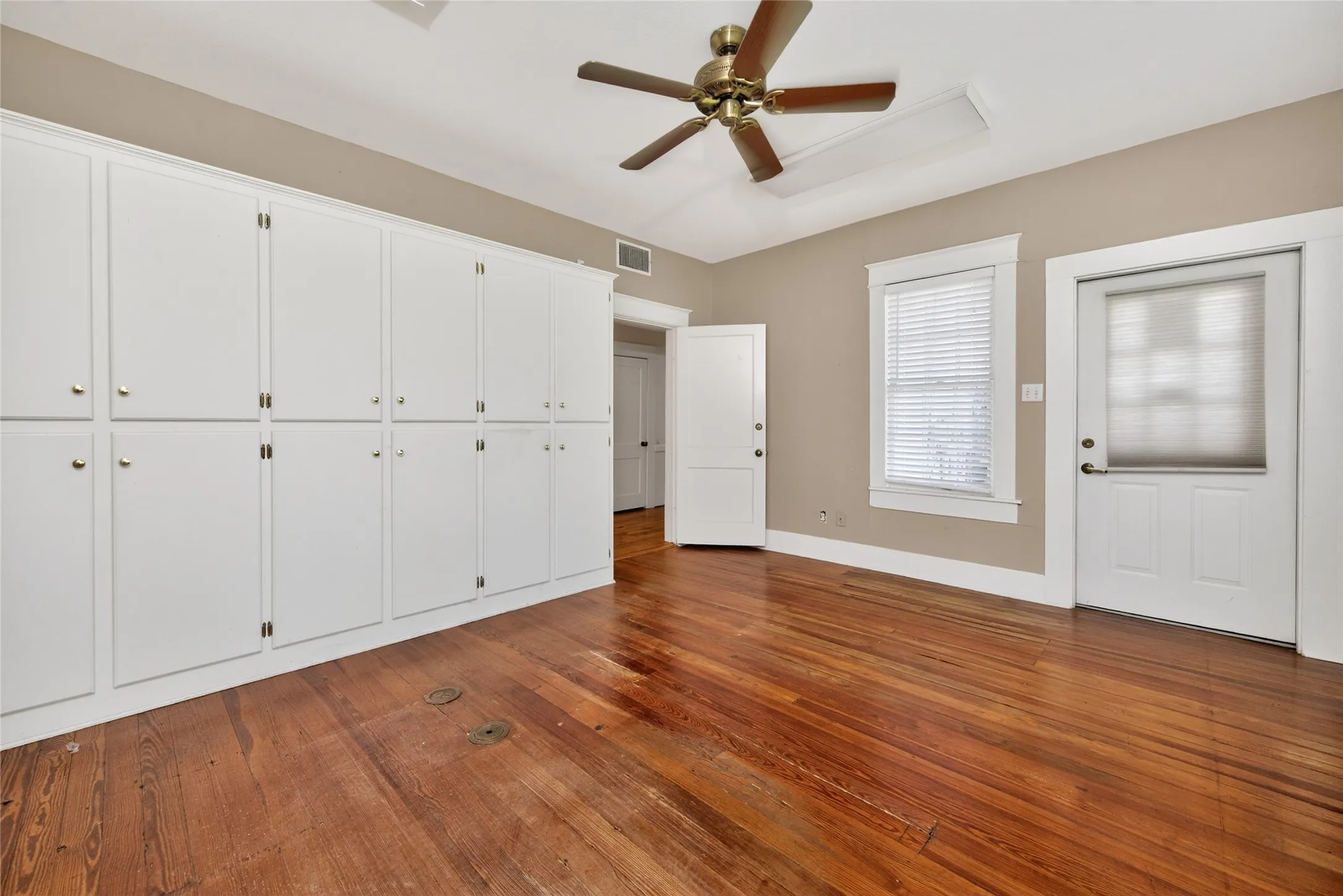Office For Sale in Henderson County , 214 E College Street, Athens, Texas 75751, 0, 0, Garage spaces, 0 Sqft, built in 1920, Preowned, mls#21219228, Real Estate Agent in Athens, Homes For Sale in Henderson county, Homes For Sale in Athens, Realtor in Athens Texas, Real Estate Brokerage Independent Realty Texas, Luminita Cordes Realtor